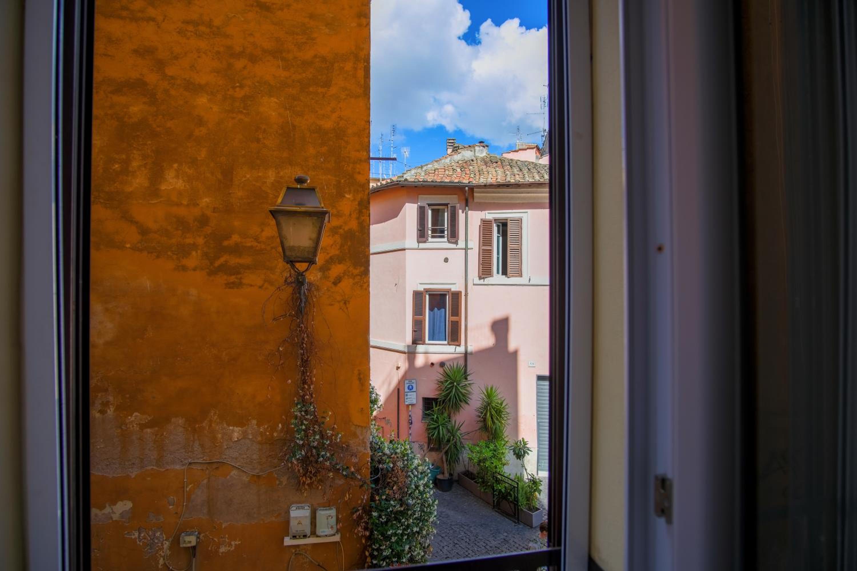 Elegantis Trastevere Modern Apartment - Comfort in Rome Most Charming District