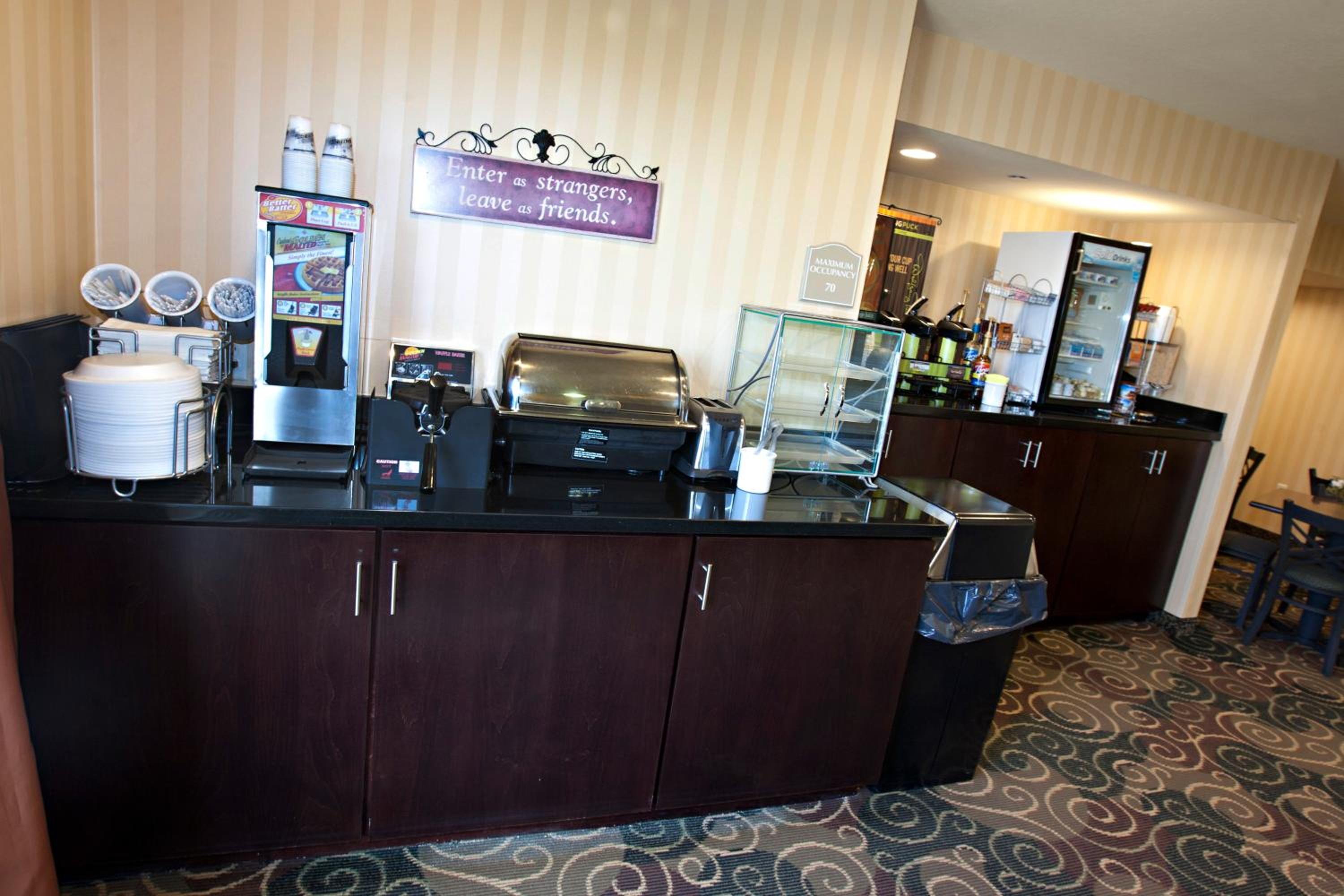 Cobblestone Inn & Suites - Langdon