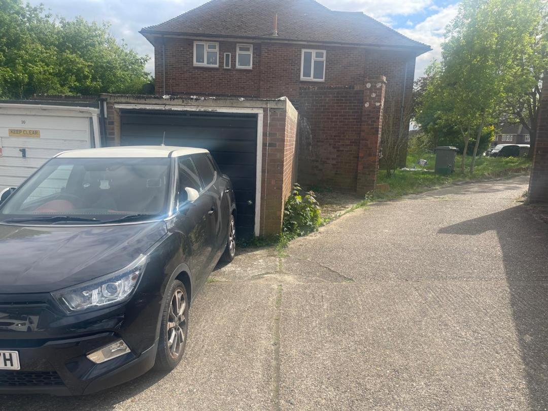 Cosy 2-bed Maisonette with Private Garage in Wembley