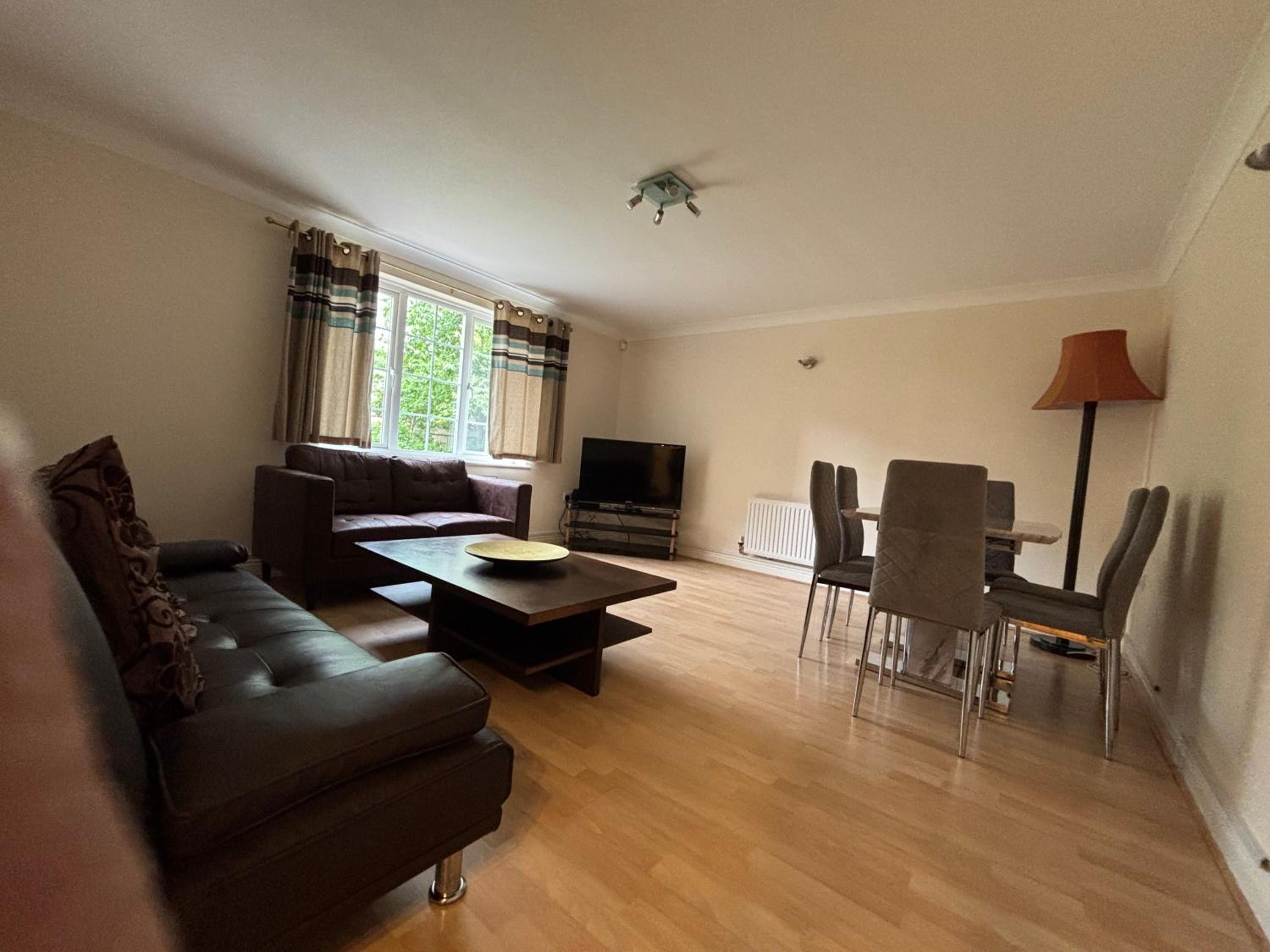 Spacious 2-Bed Family Flat in Wimbledon Near Tube