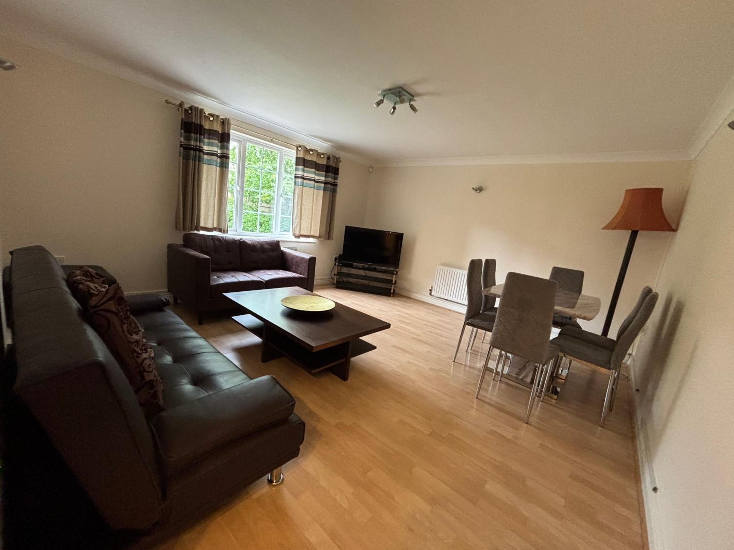 Spacious 2-Bed Family Flat in Wimbledon Near Tube