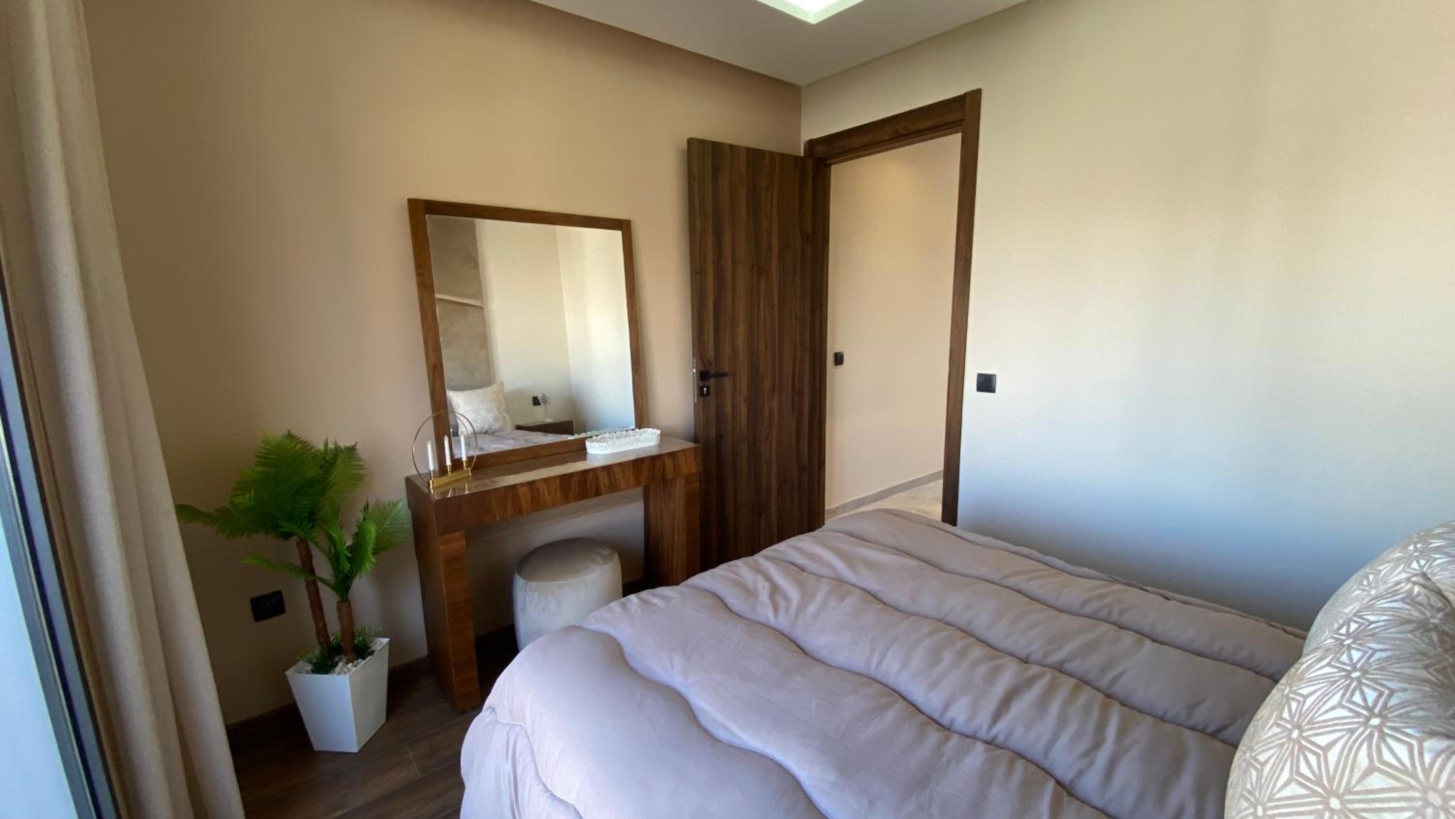 Modern & Fully equipped 1BDR Flats in Palmiers Central Casablanca with Terrace & Parking