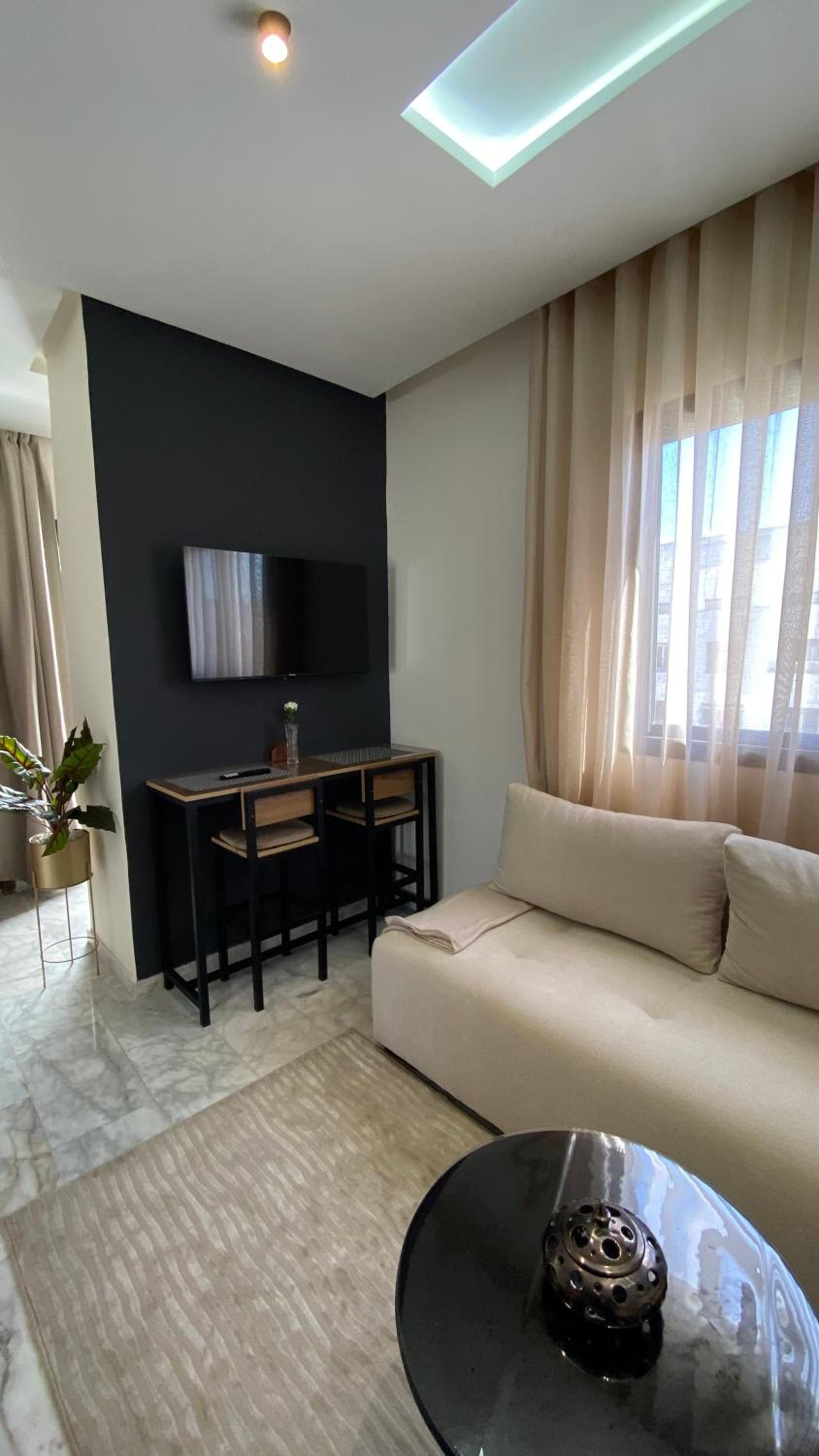 Modern & Fully equipped 1BDR Flats in Palmiers Central Casablanca with Terrace & Parking
