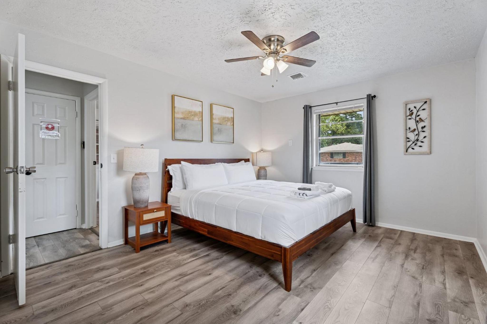 5BR Home Kitchen Laundry Sleeps 10 #12
