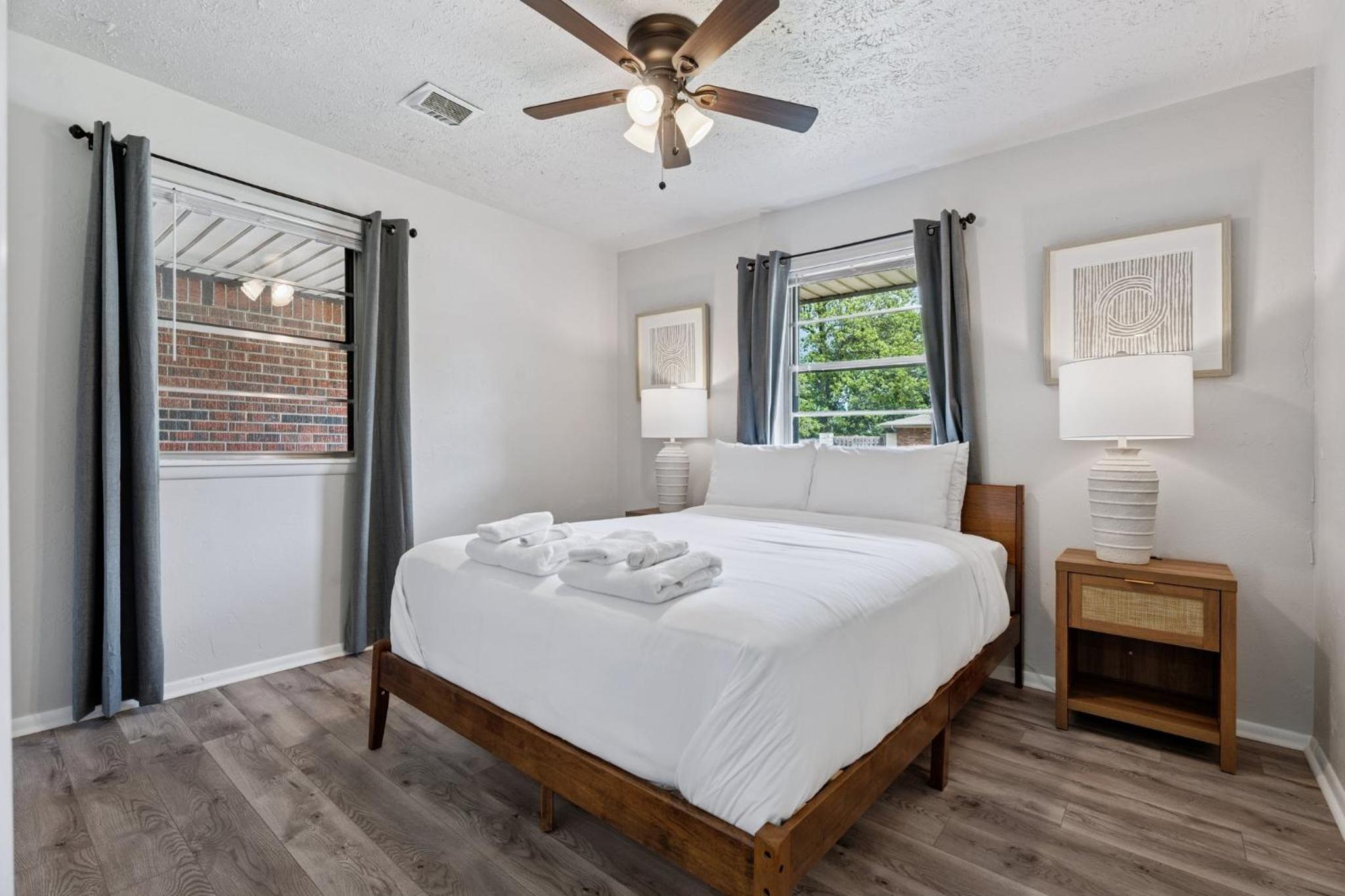 5BR Home Kitchen Laundry Sleeps 10 #12