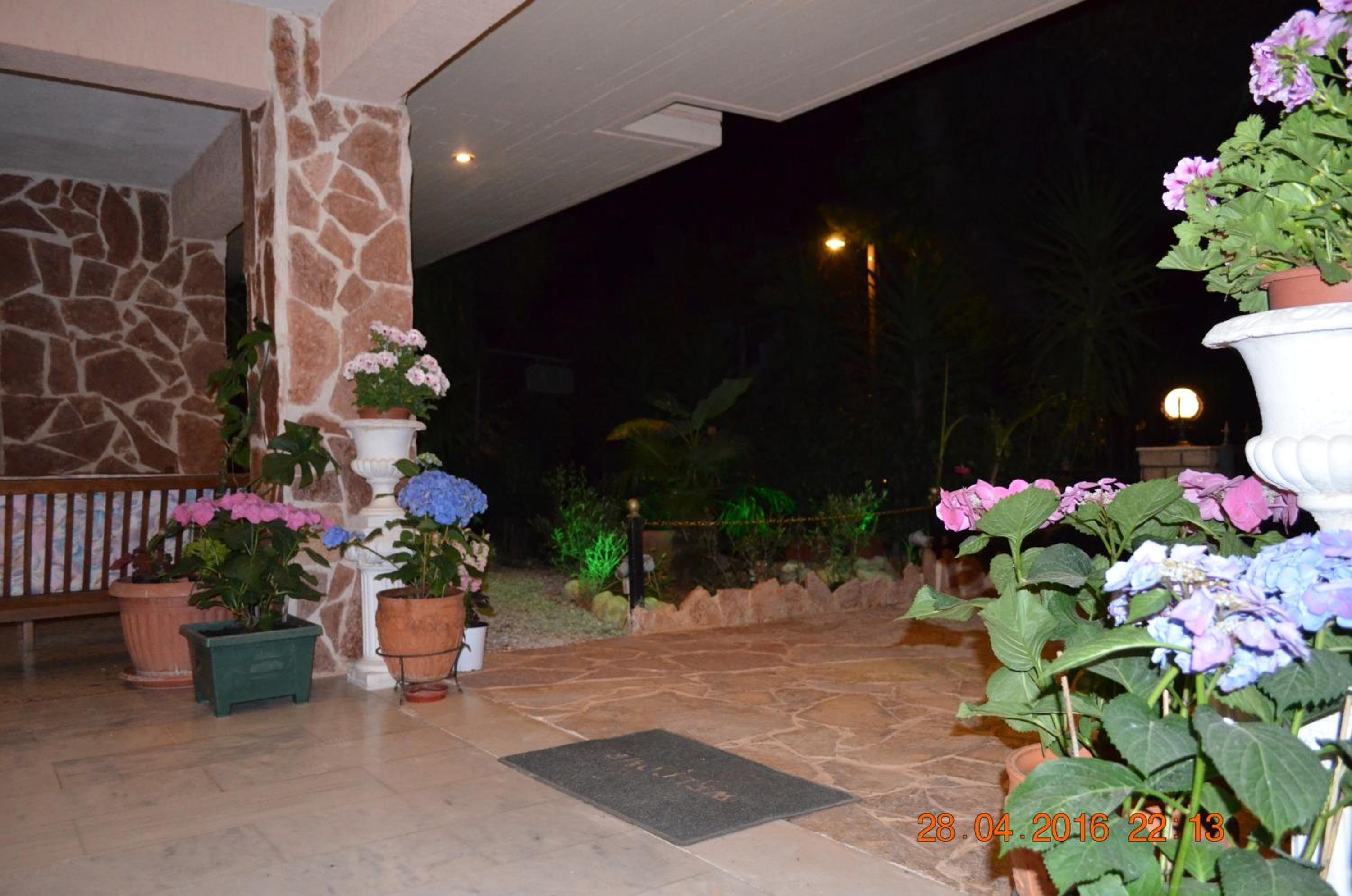 Apartments Zoumperi