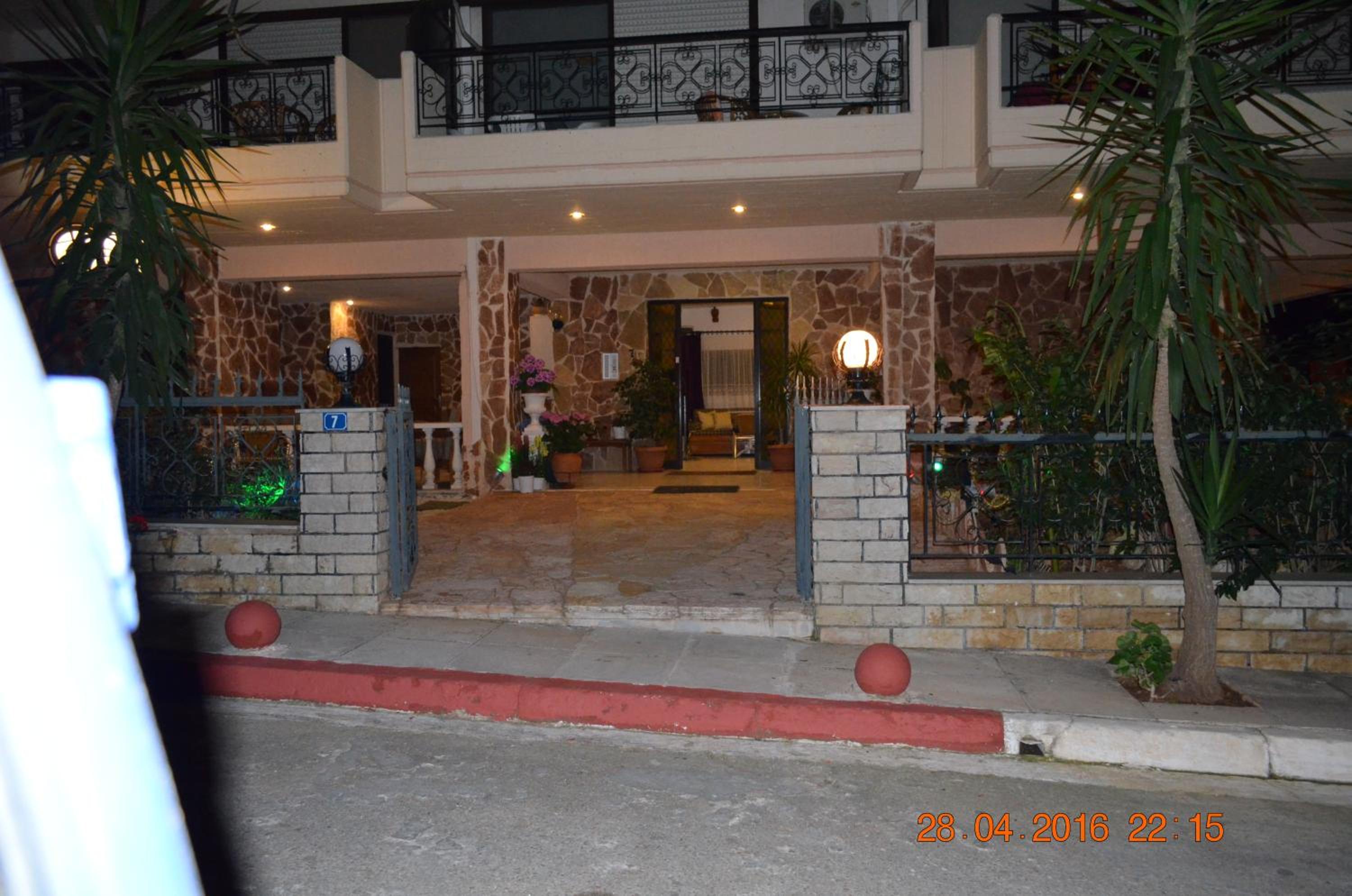 Apartments Zoumperi