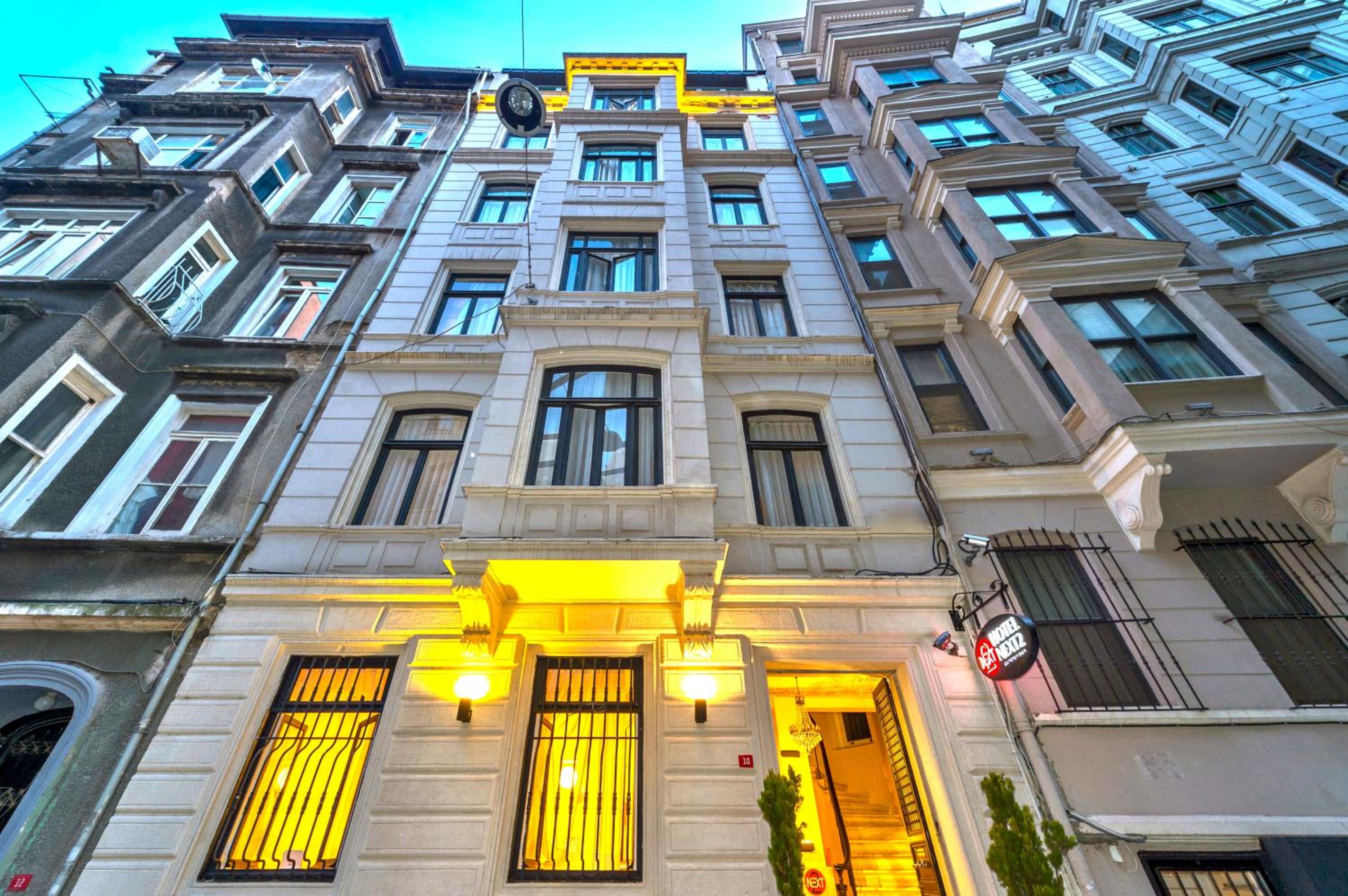 Hotel Next2 becomes Next2 Otel. - Image 46