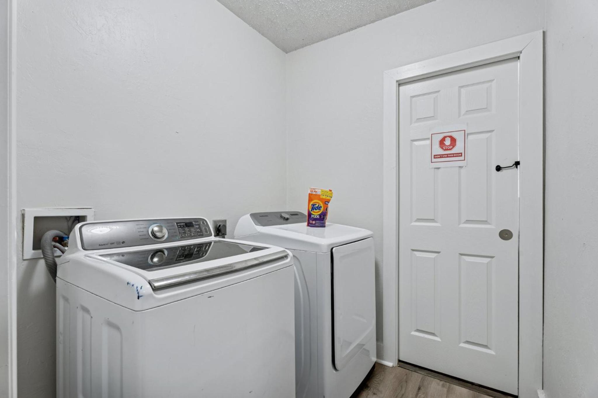 5BR Home Kitchen Laundry Sleeps 10 #12