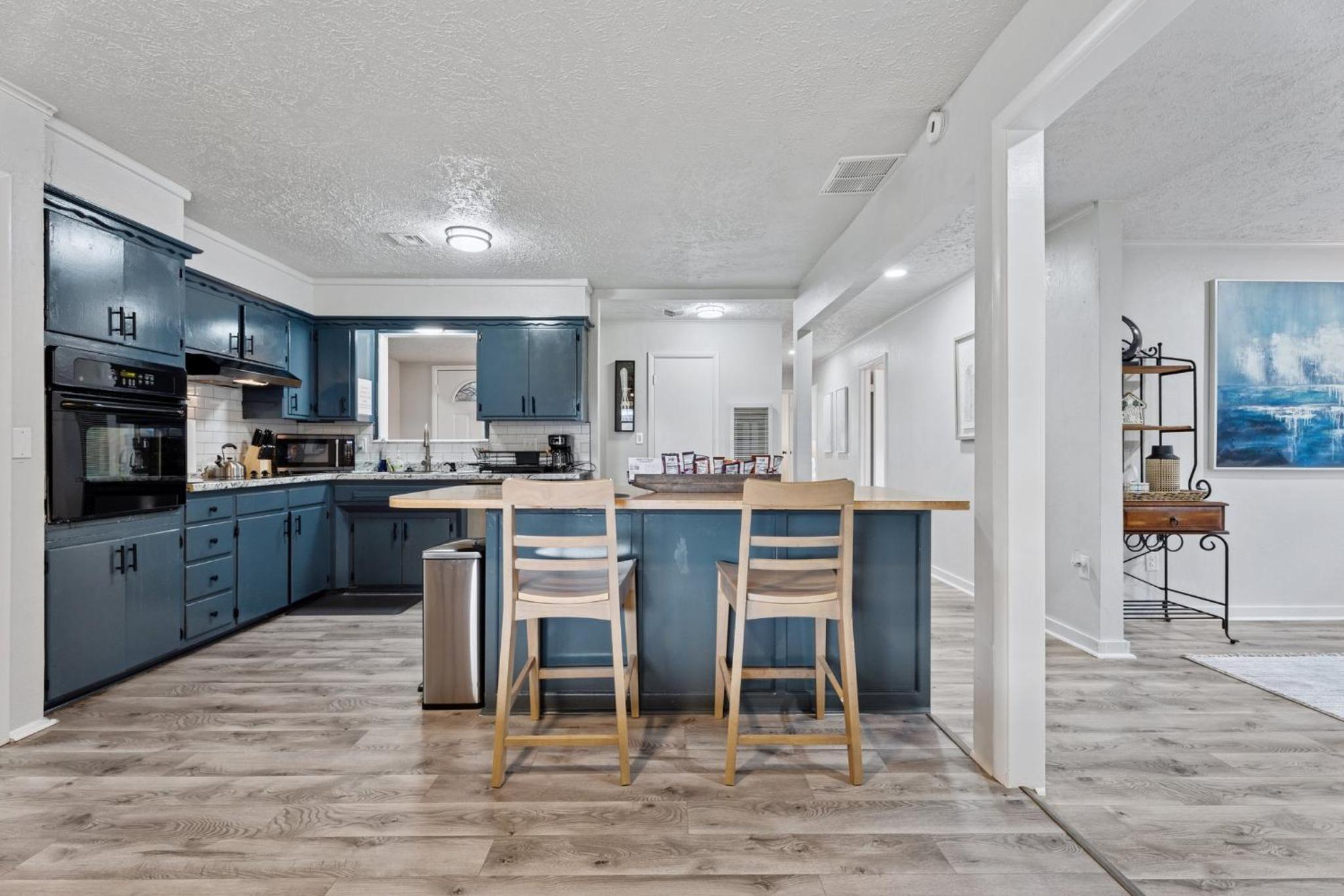 5BR Home Kitchen Laundry Sleeps 10 #12