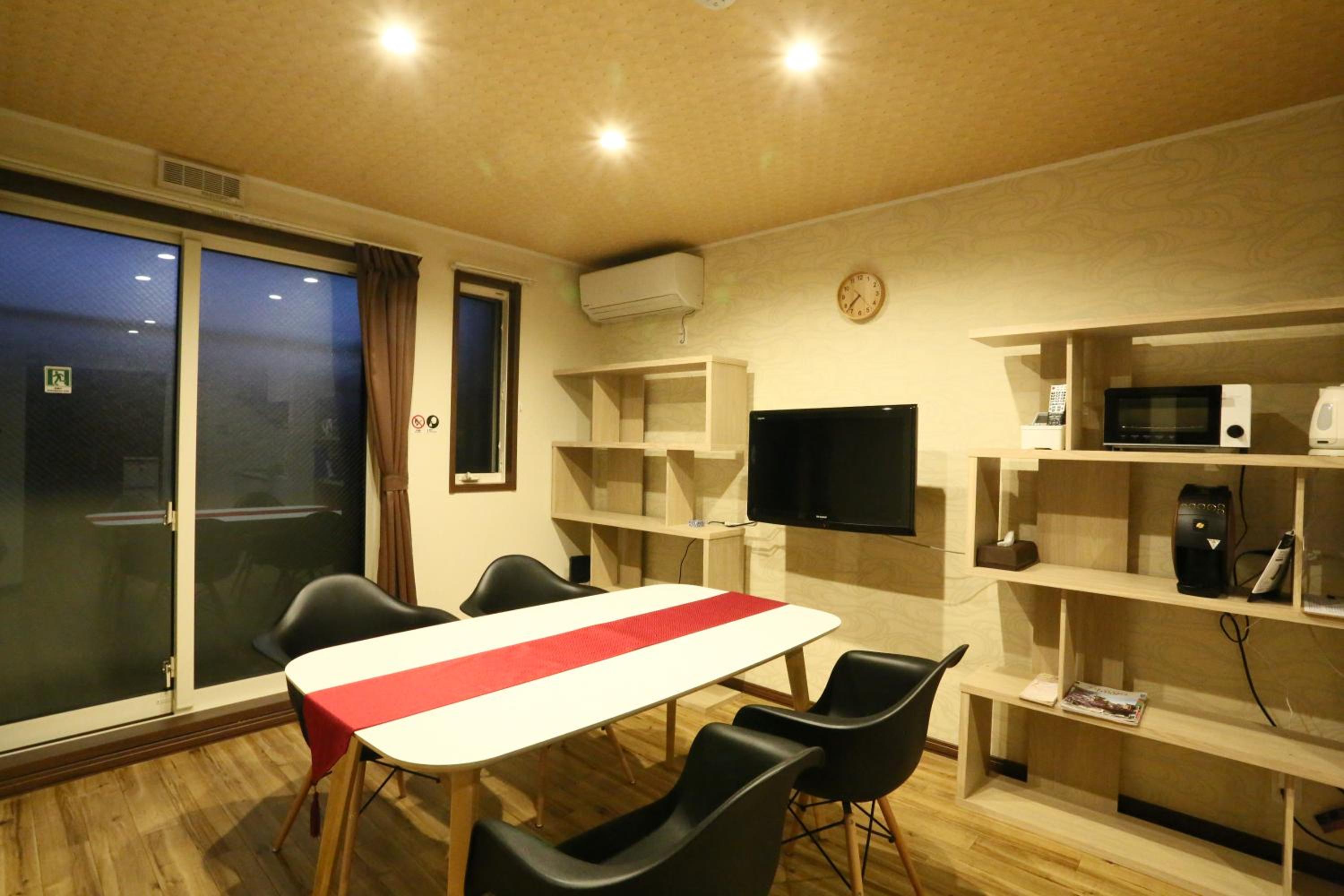 Vieuno Hida Takayama -Live Locally in Cozy Rooms near Takayama Station!
