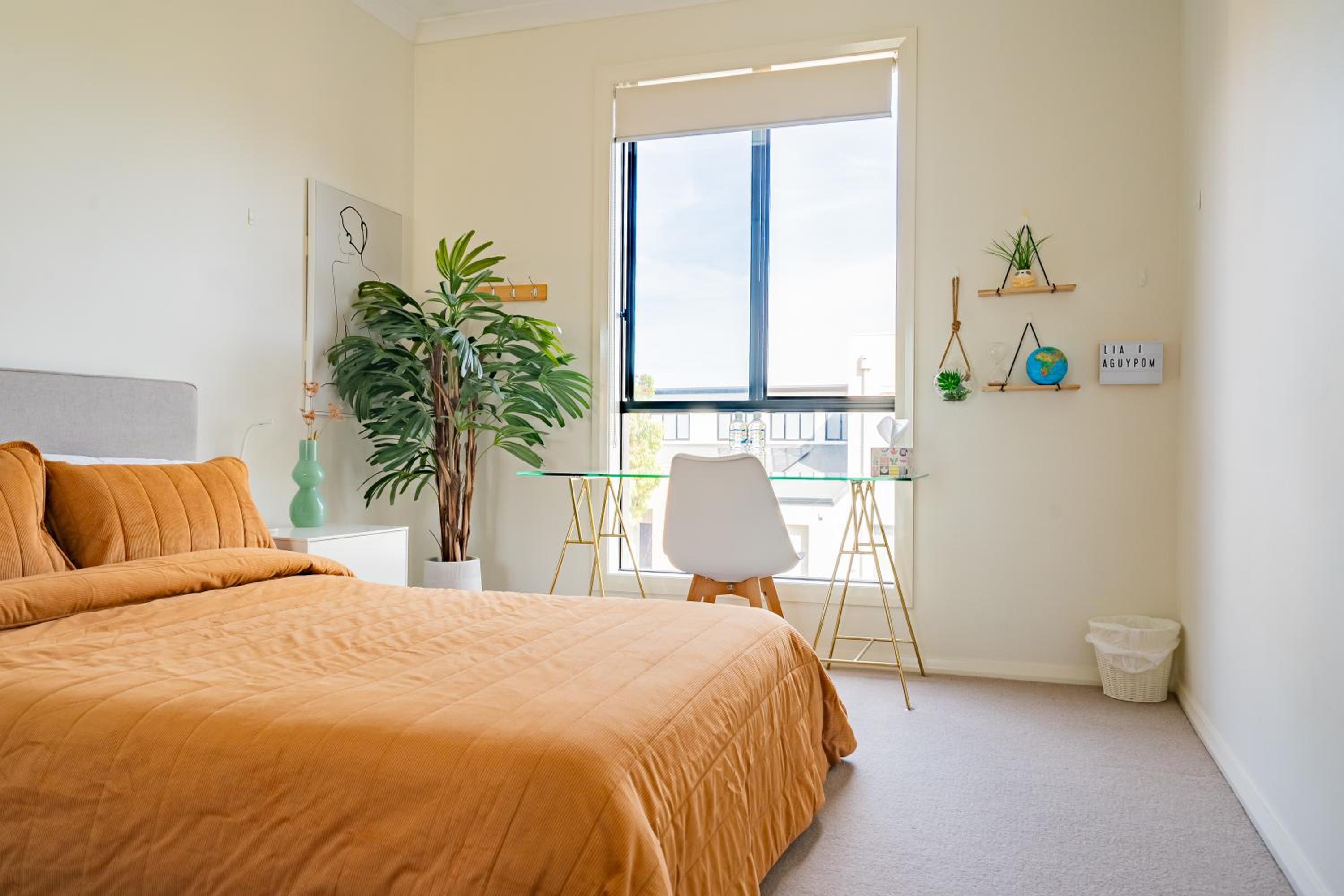 Bright 2BR Home near Beach, Free Parking, WiFi & Full Kitchen