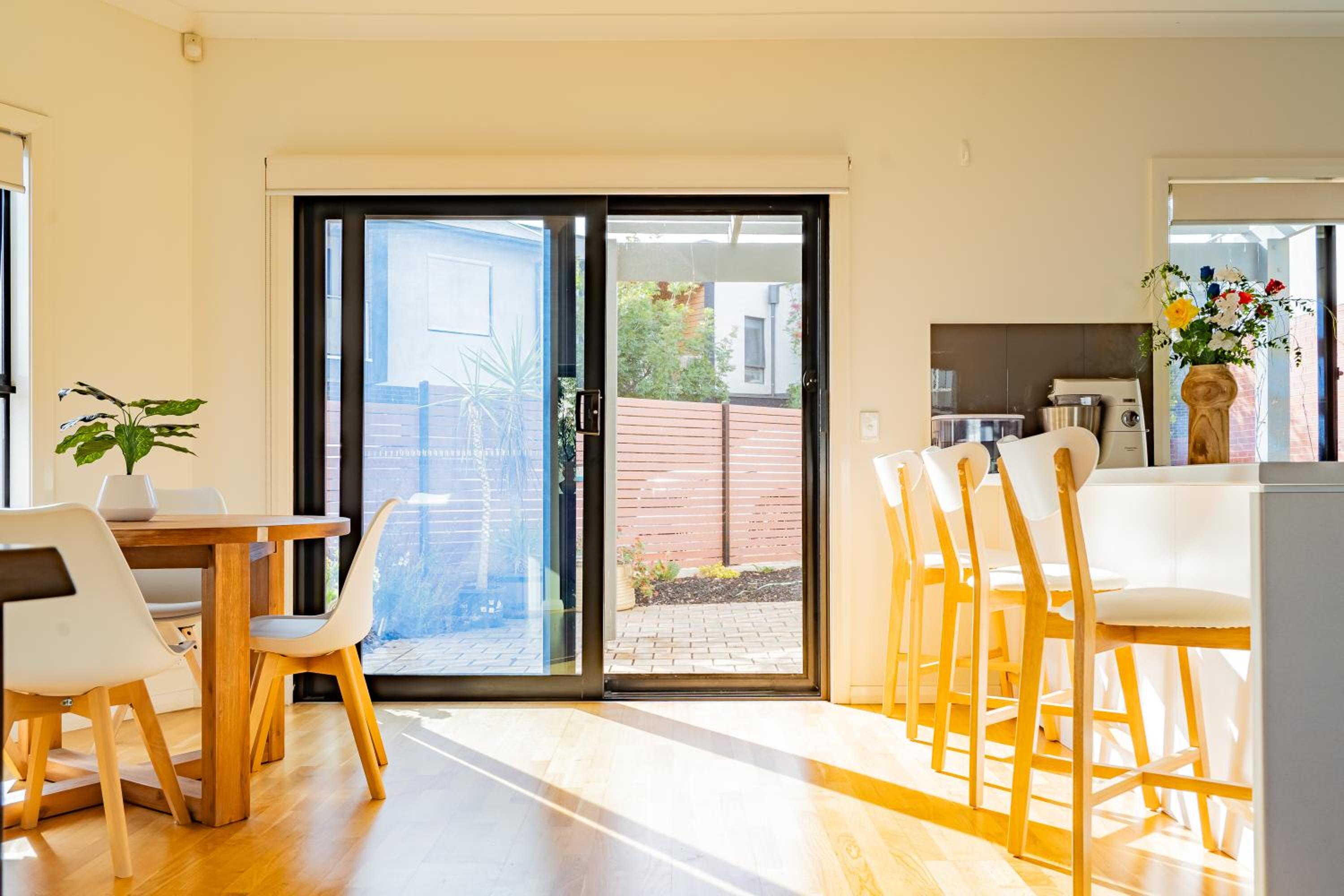 Bright 2BR Home near Beach, Free Parking, WiFi & Full Kitchen