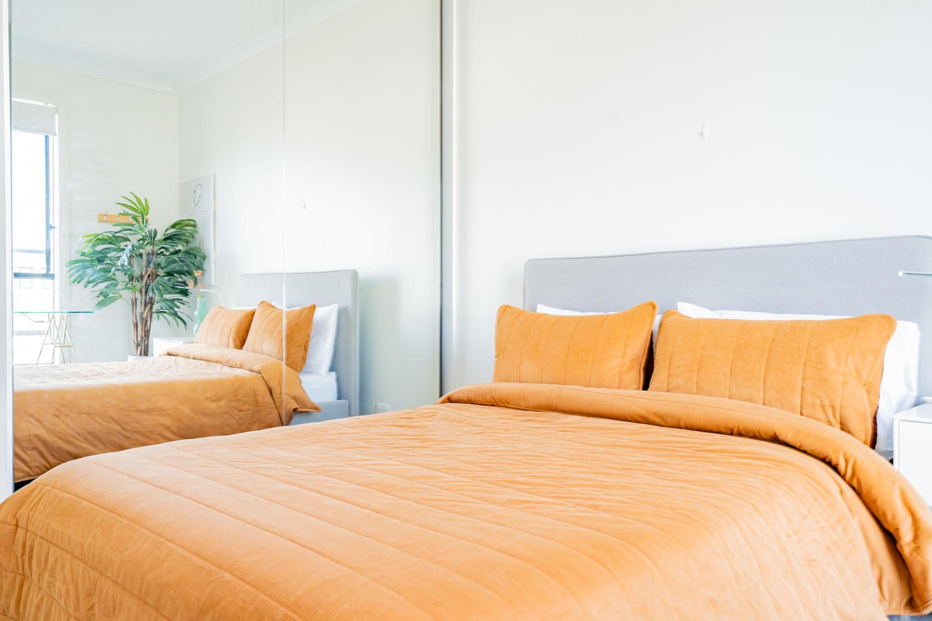 Bright 2BR Home near Beach, Free Parking, WiFi & Full Kitchen