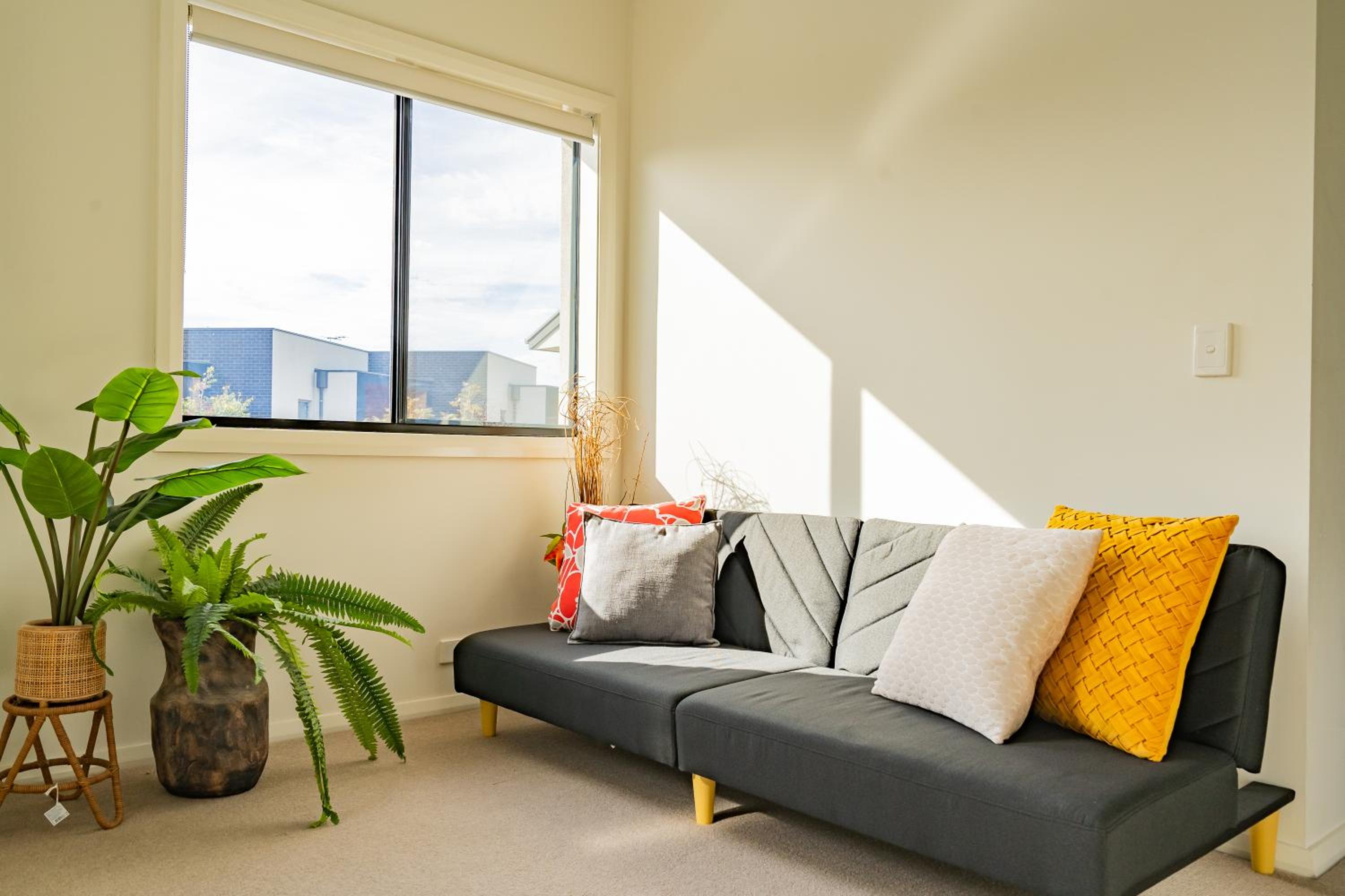 Bright 2BR Home near Beach, Free Parking, WiFi & Full Kitchen