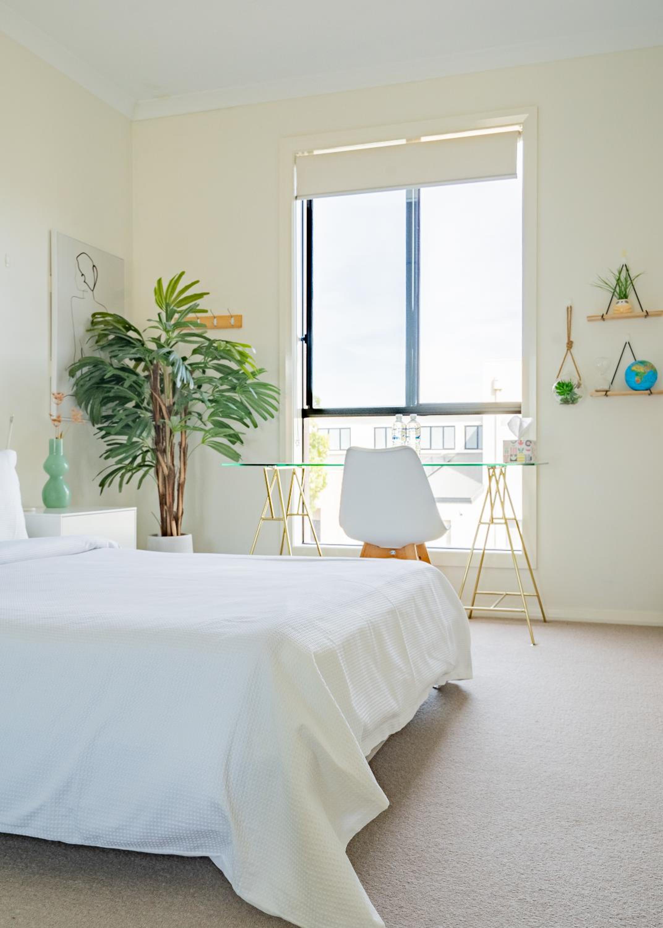 Bright 2BR Home near Beach, Free Parking, WiFi & Full Kitchen