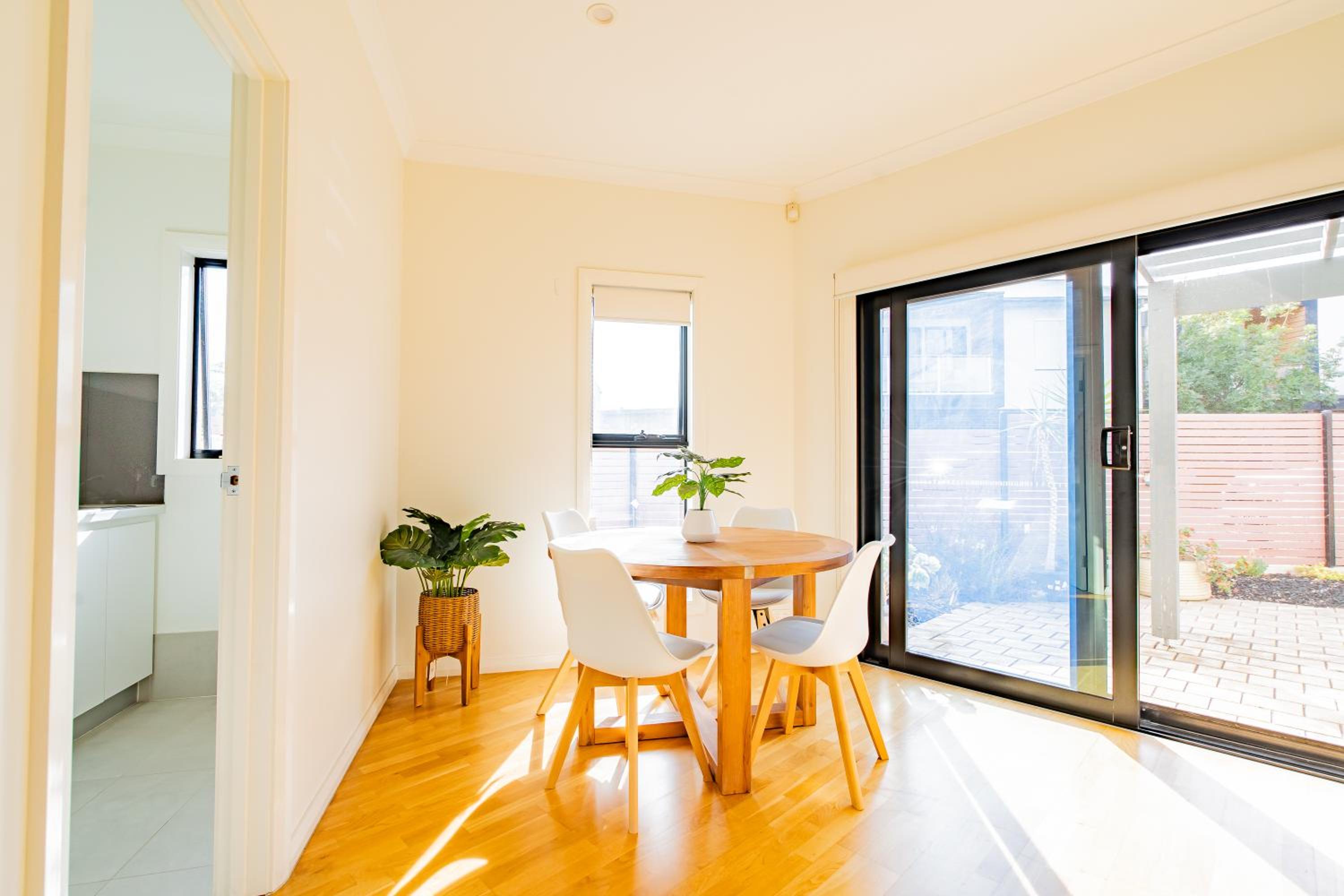 Bright 2BR Home near Beach, Free Parking, WiFi & Full Kitchen