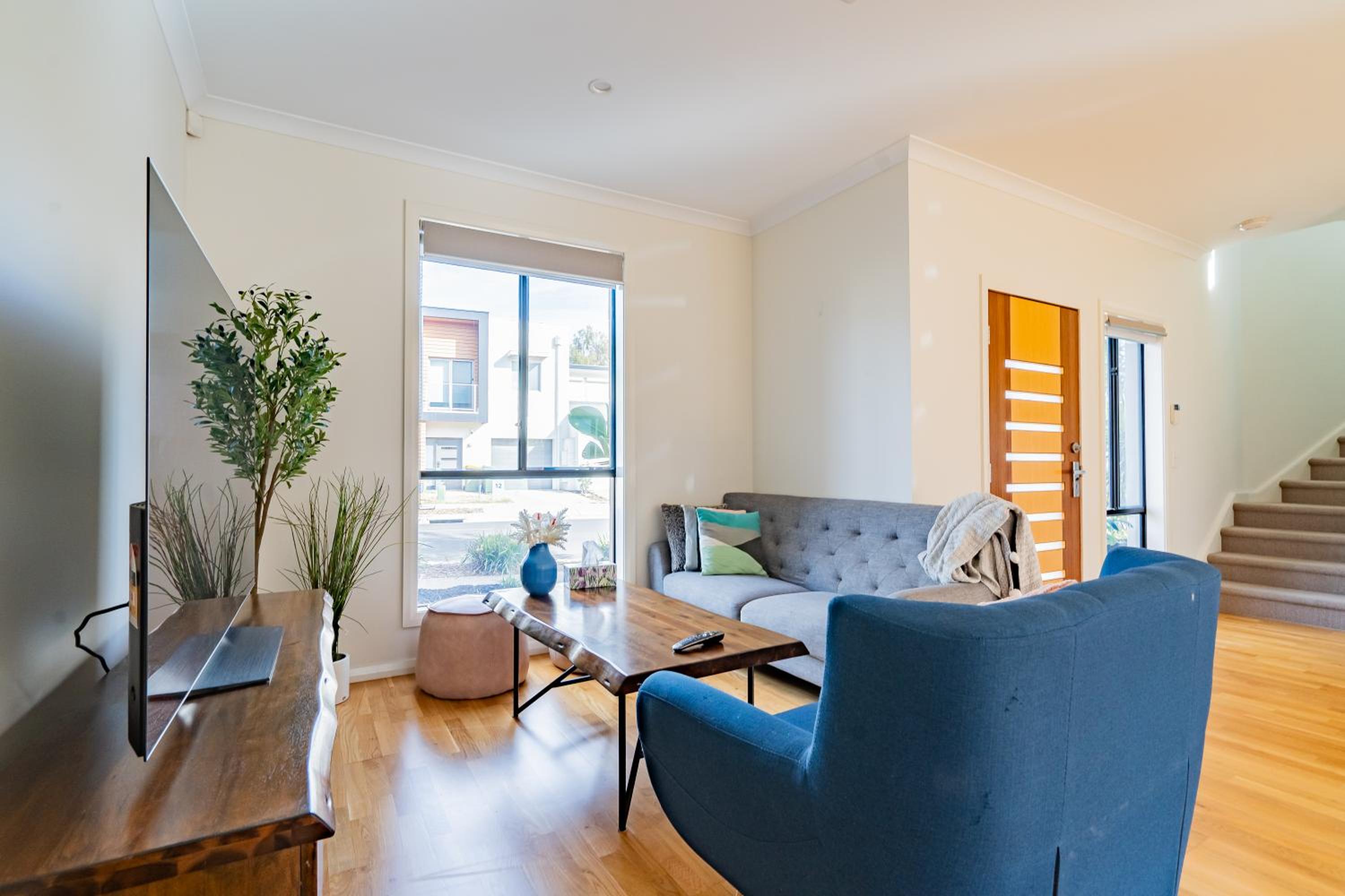 Bright 2BR Home near Beach, Free Parking, WiFi & Full Kitchen