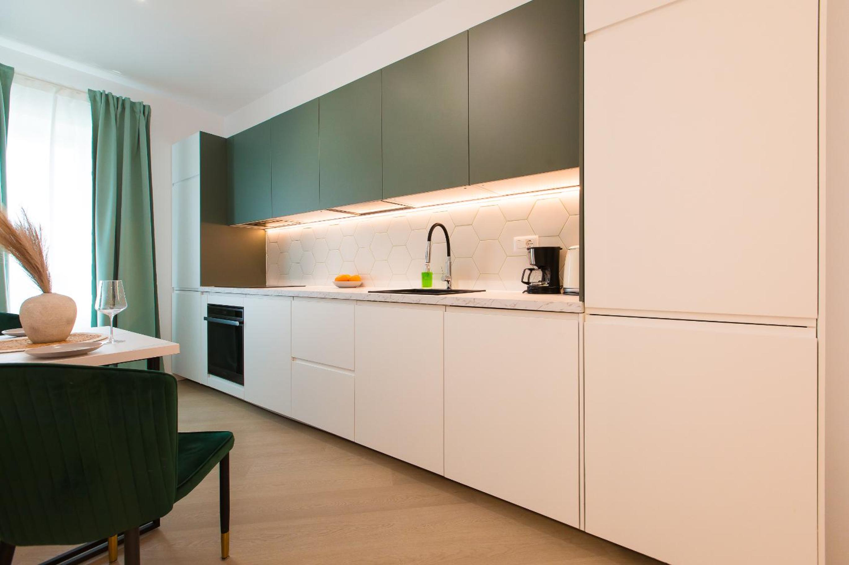 Cortina North - Skyline Studio with City Views