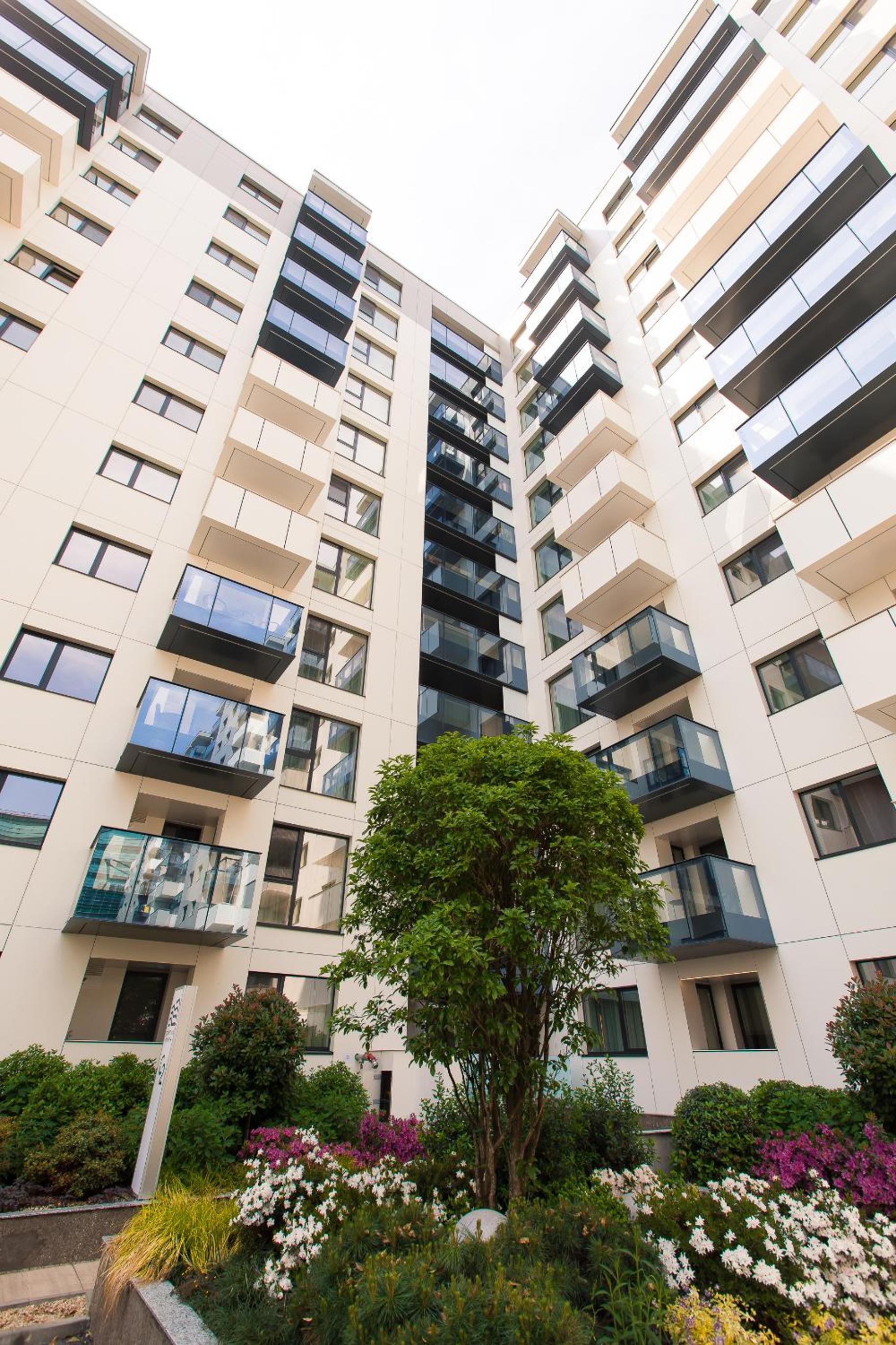 Cortina North - Skyline Studio with City Views