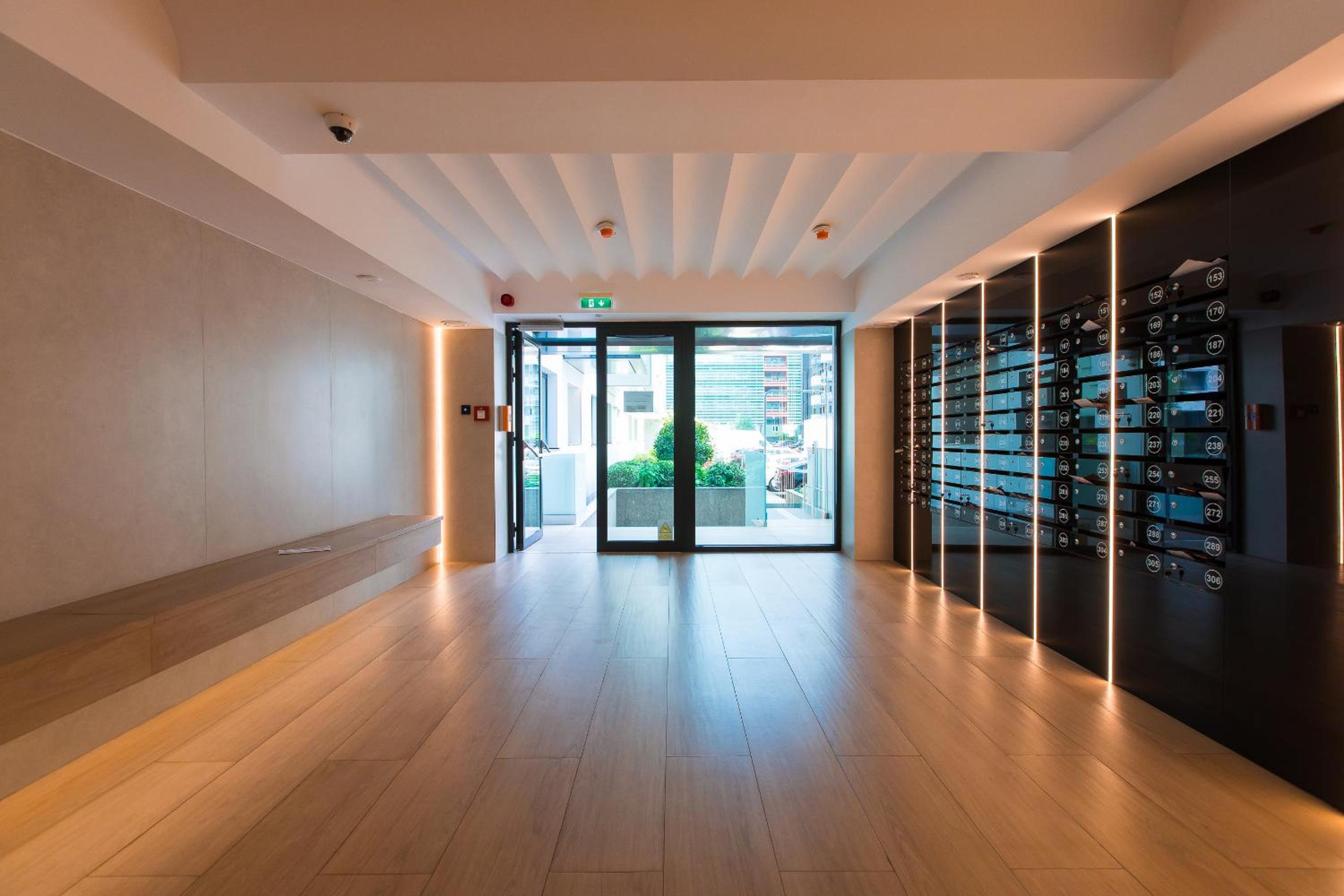 Cortina North - Skyline Studio with City Views