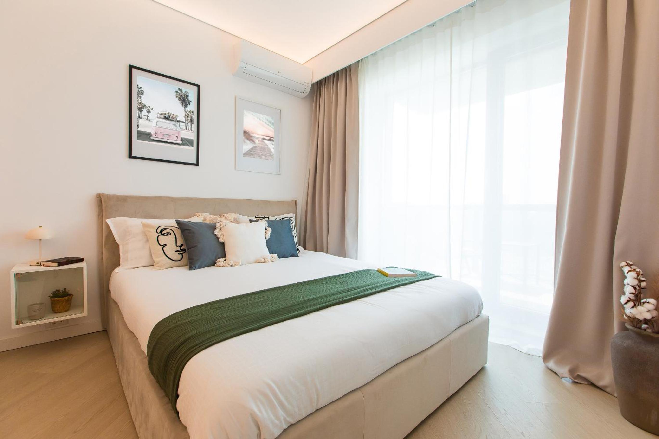 Cortina North - Skyline Studio with City Views