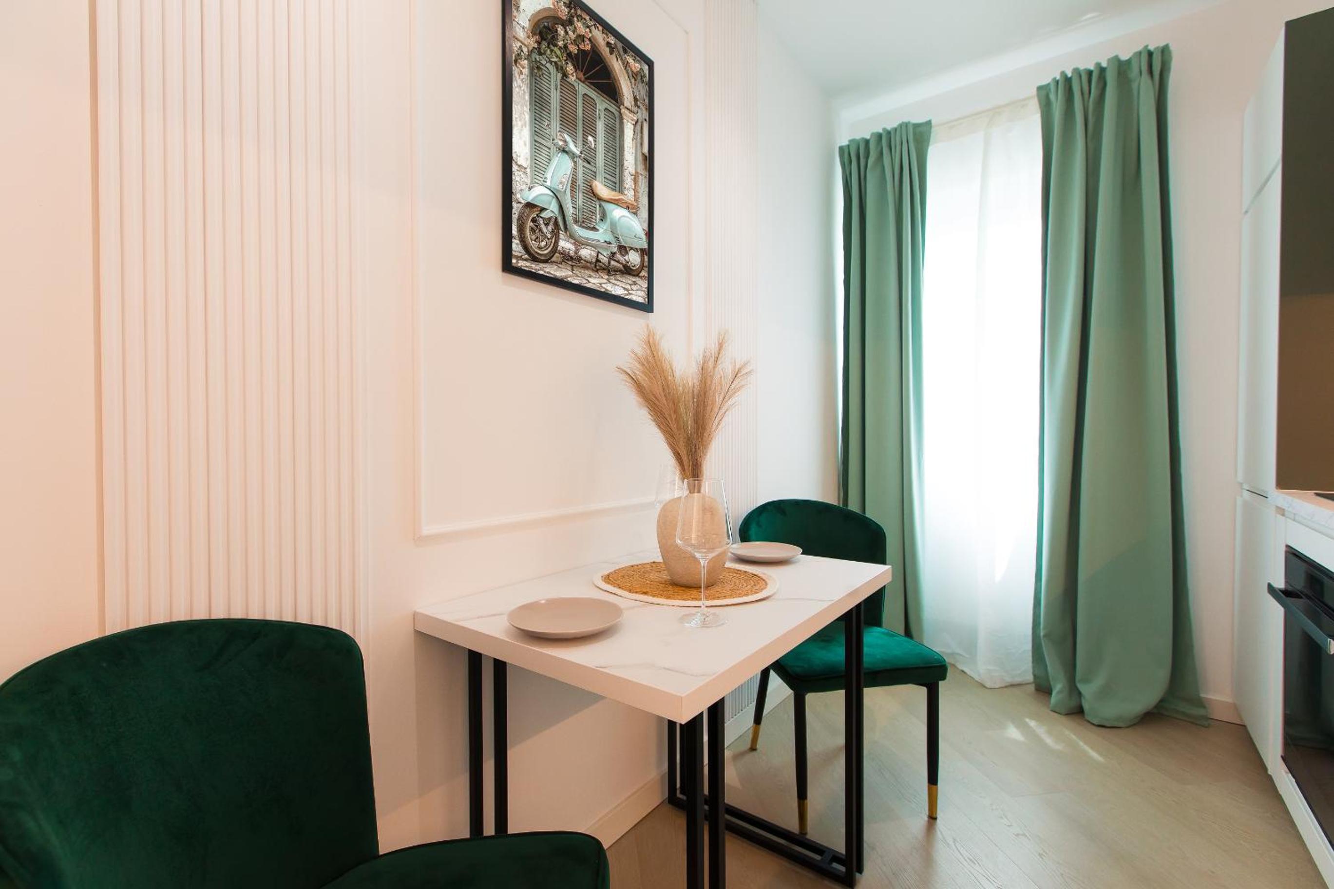 Cortina North - Skyline Studio with City Views