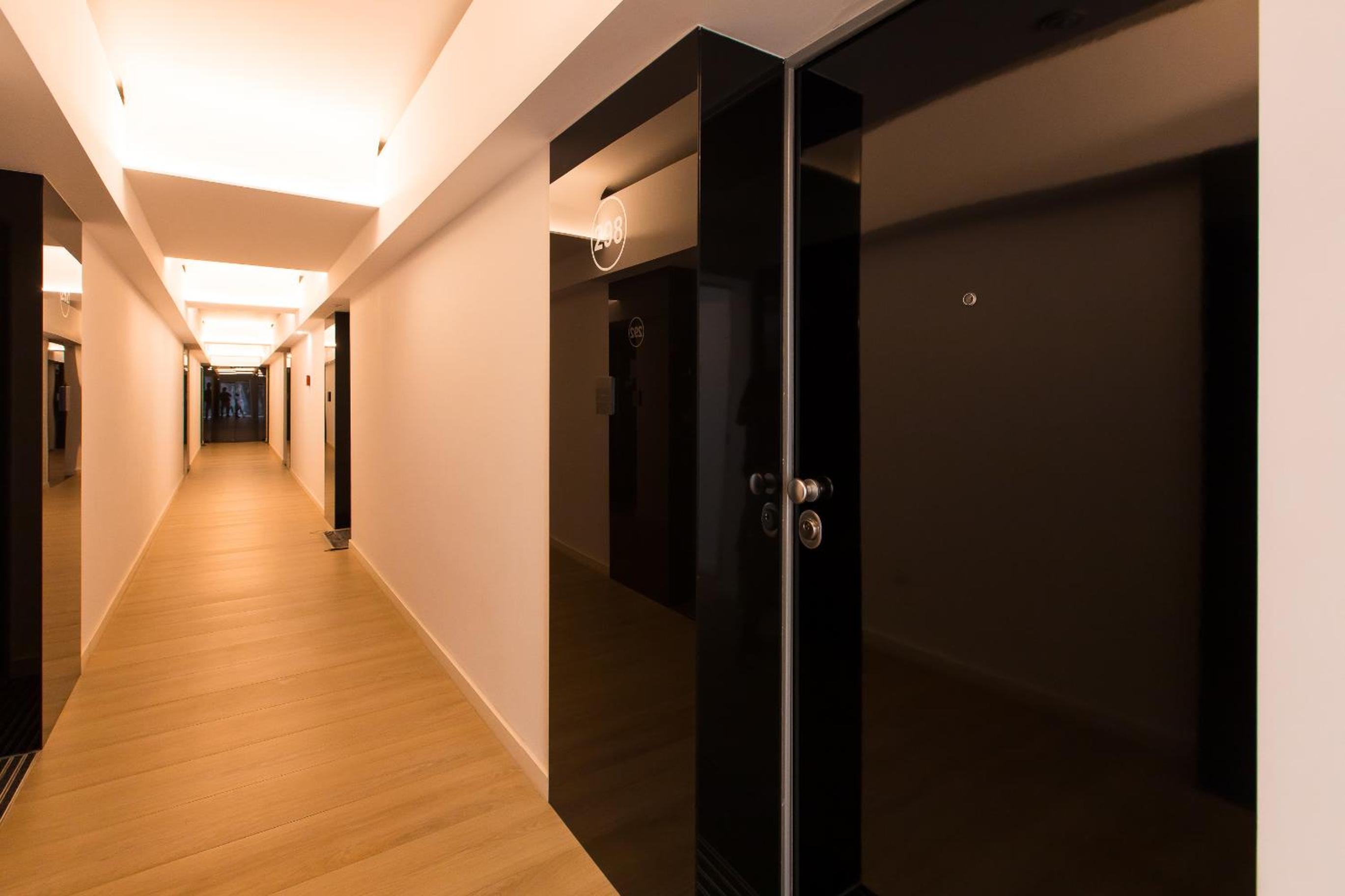Cortina North - Skyline Studio with City Views