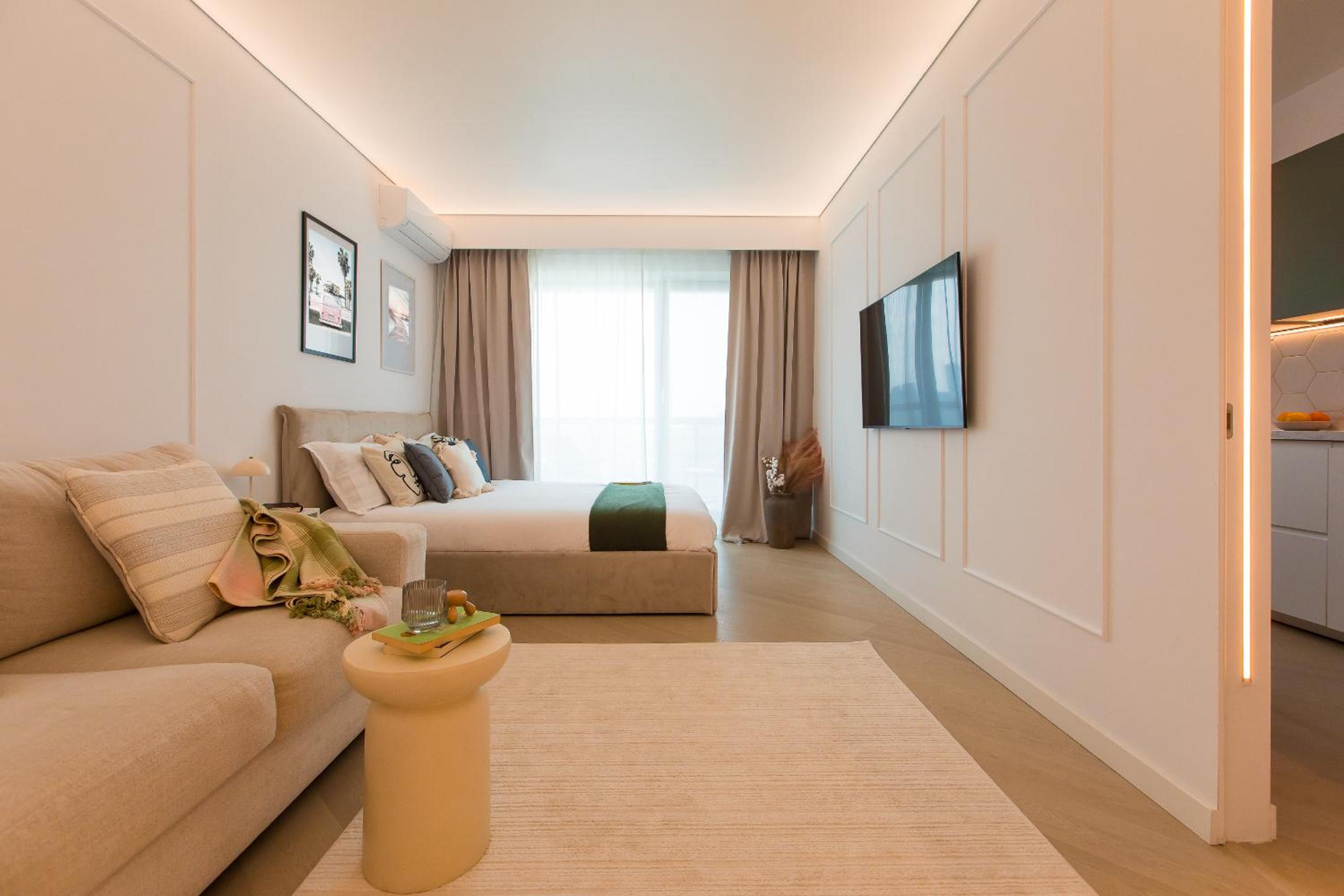 Cortina North - Skyline Studio with City Views