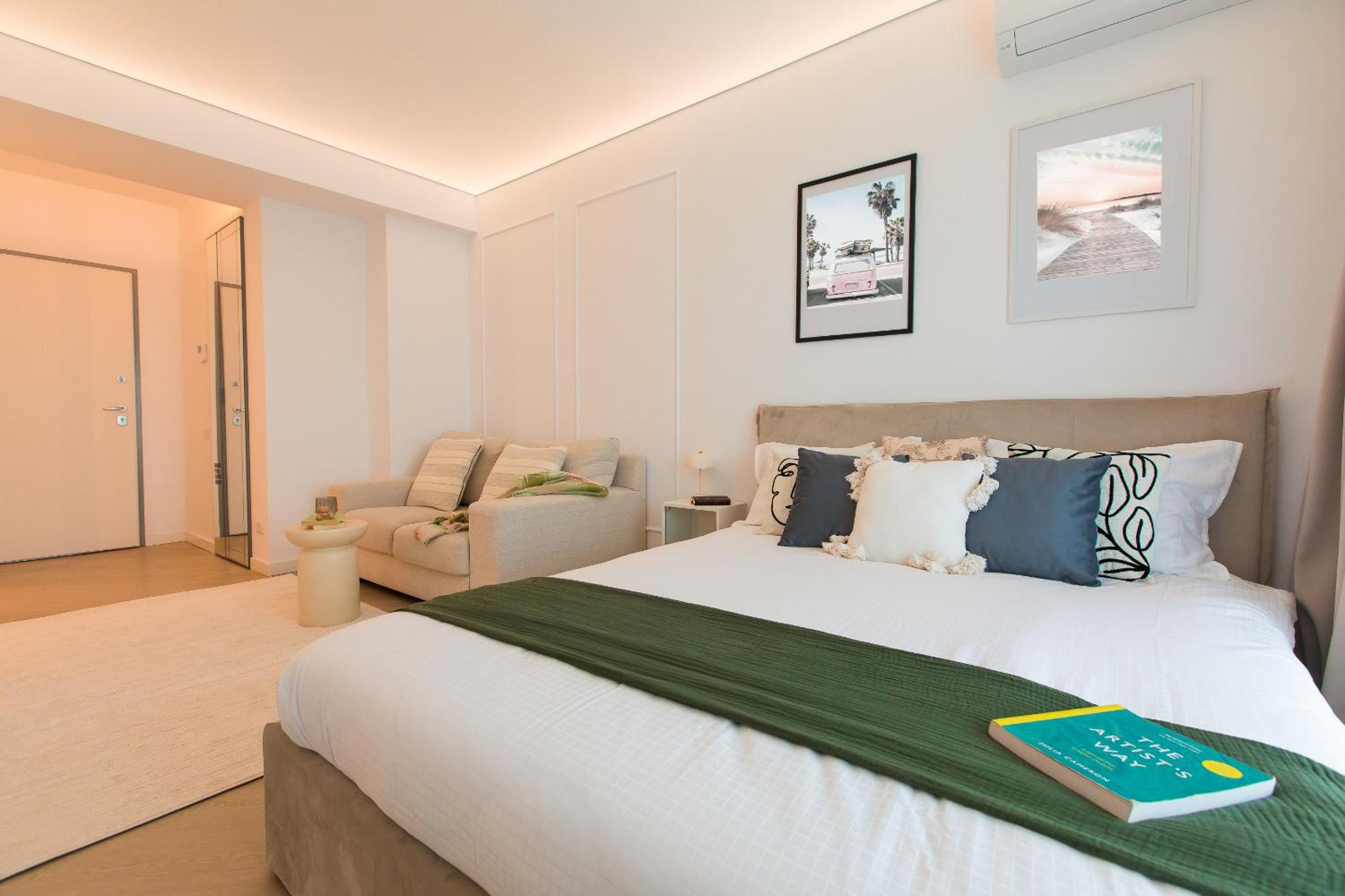 Cortina North - Skyline Studio with City Views