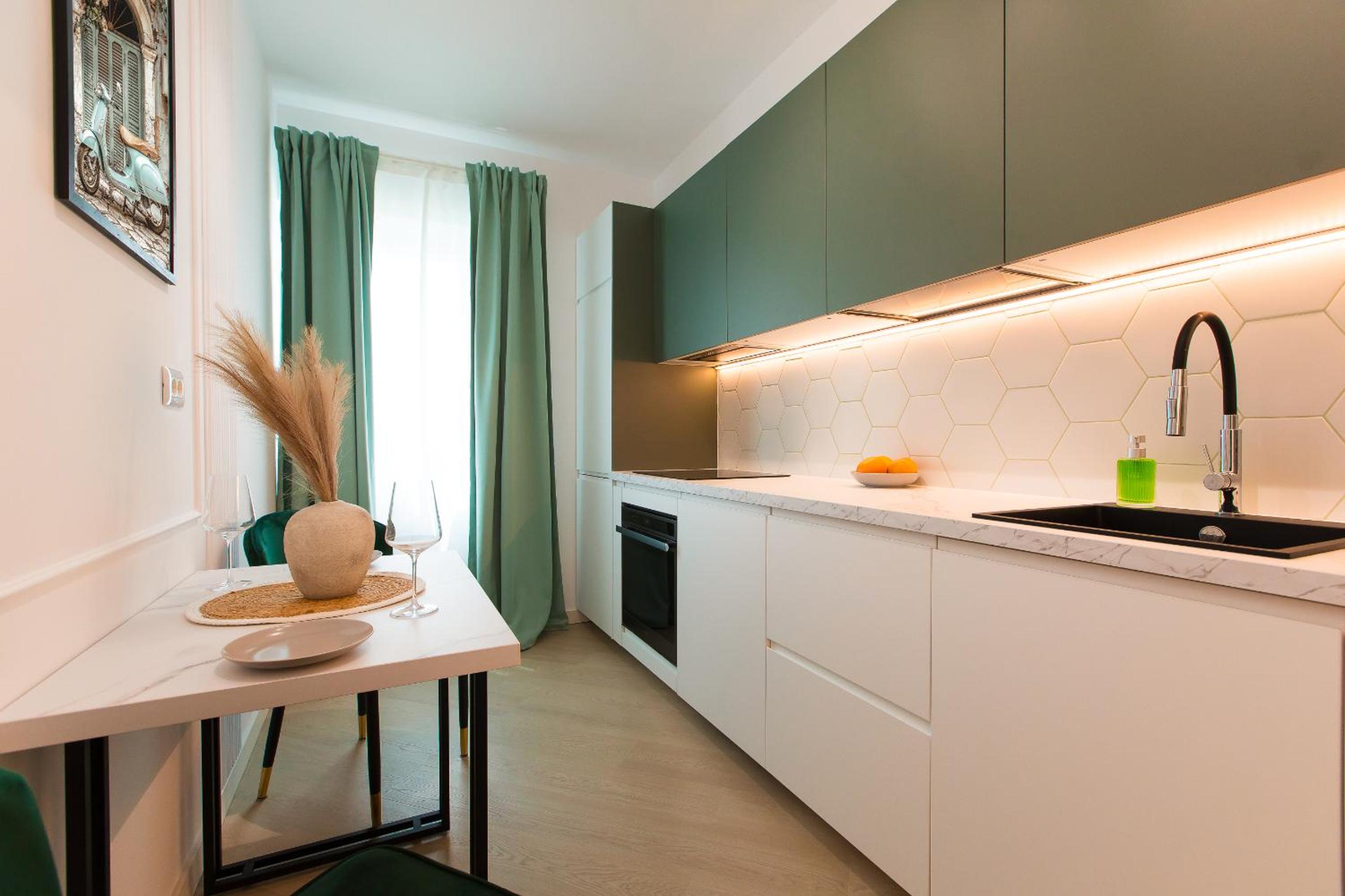 Cortina North - Skyline Studio with City Views