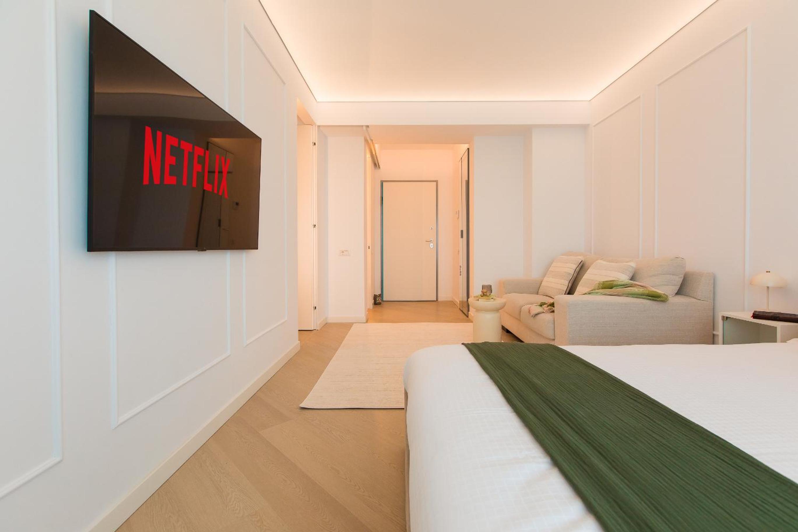 Cortina North - Skyline Studio with City Views