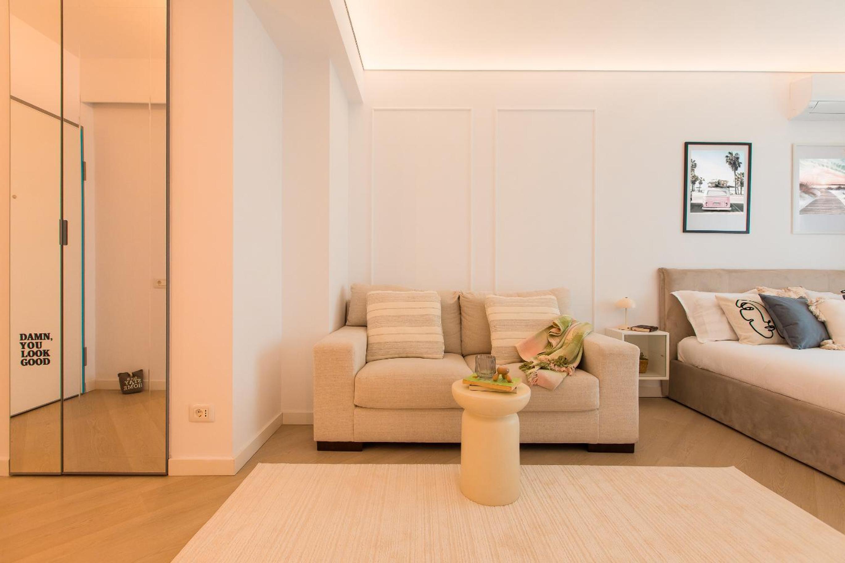 Cortina North - Skyline Studio with City Views