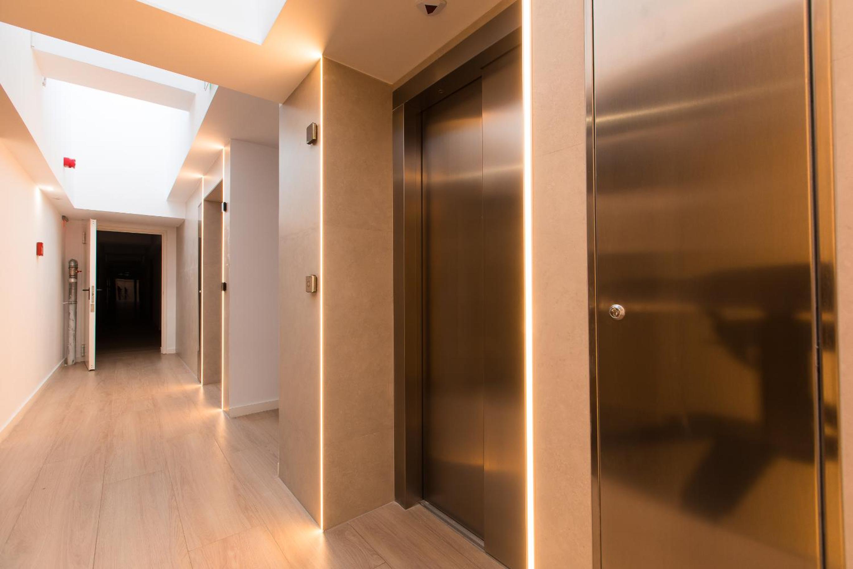 Cortina North - Skyline Studio with City Views