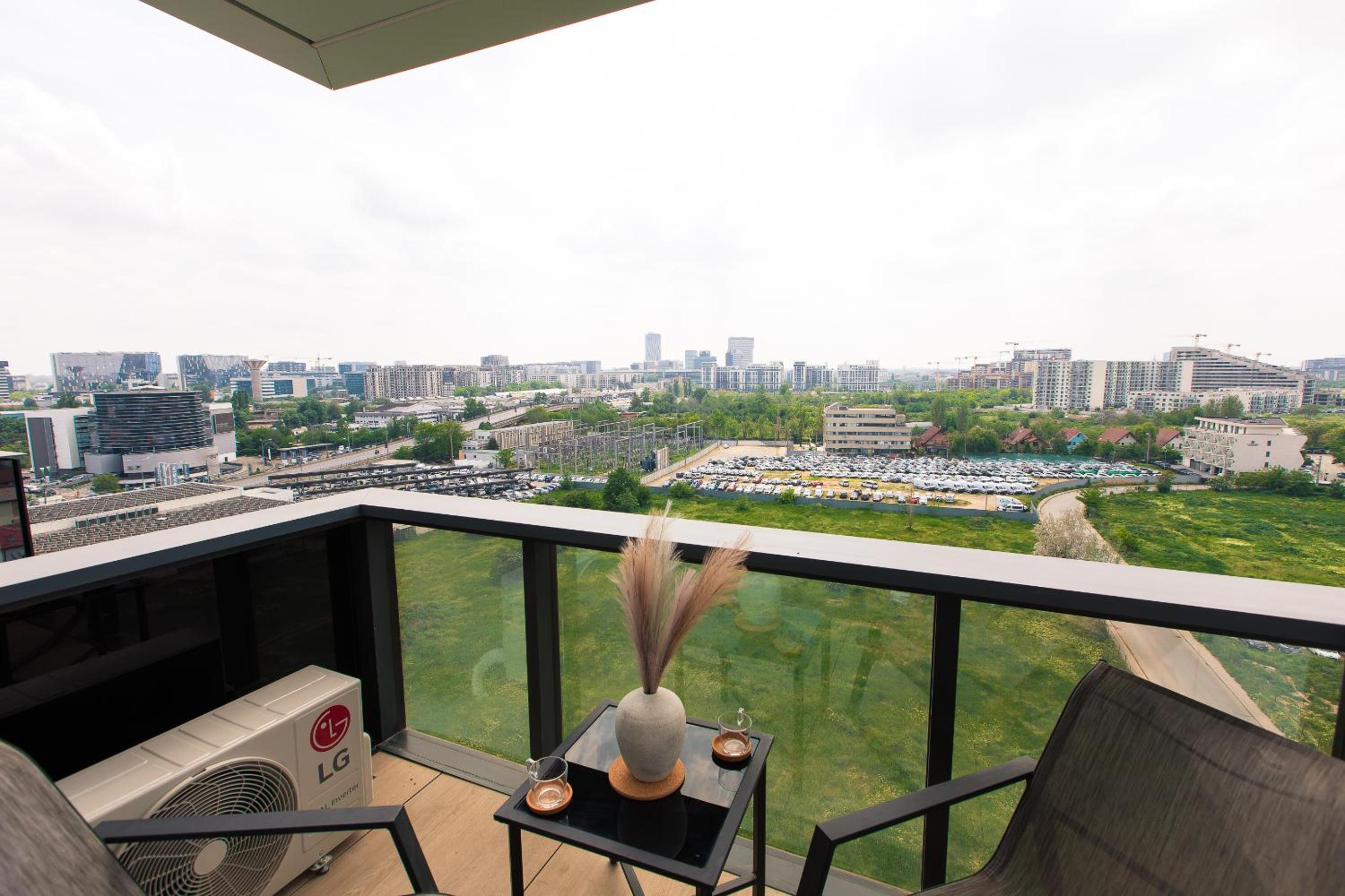 Cortina North - Skyline Studio with City Views