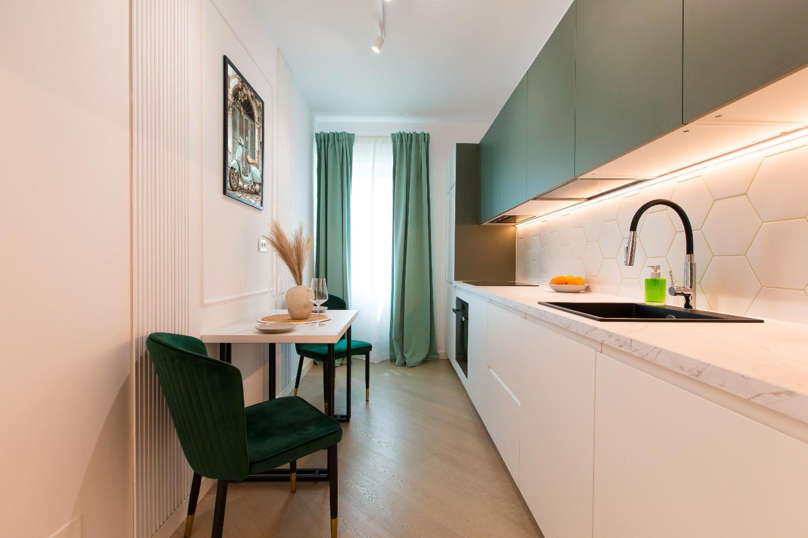 Cortina North - Skyline Studio with City Views