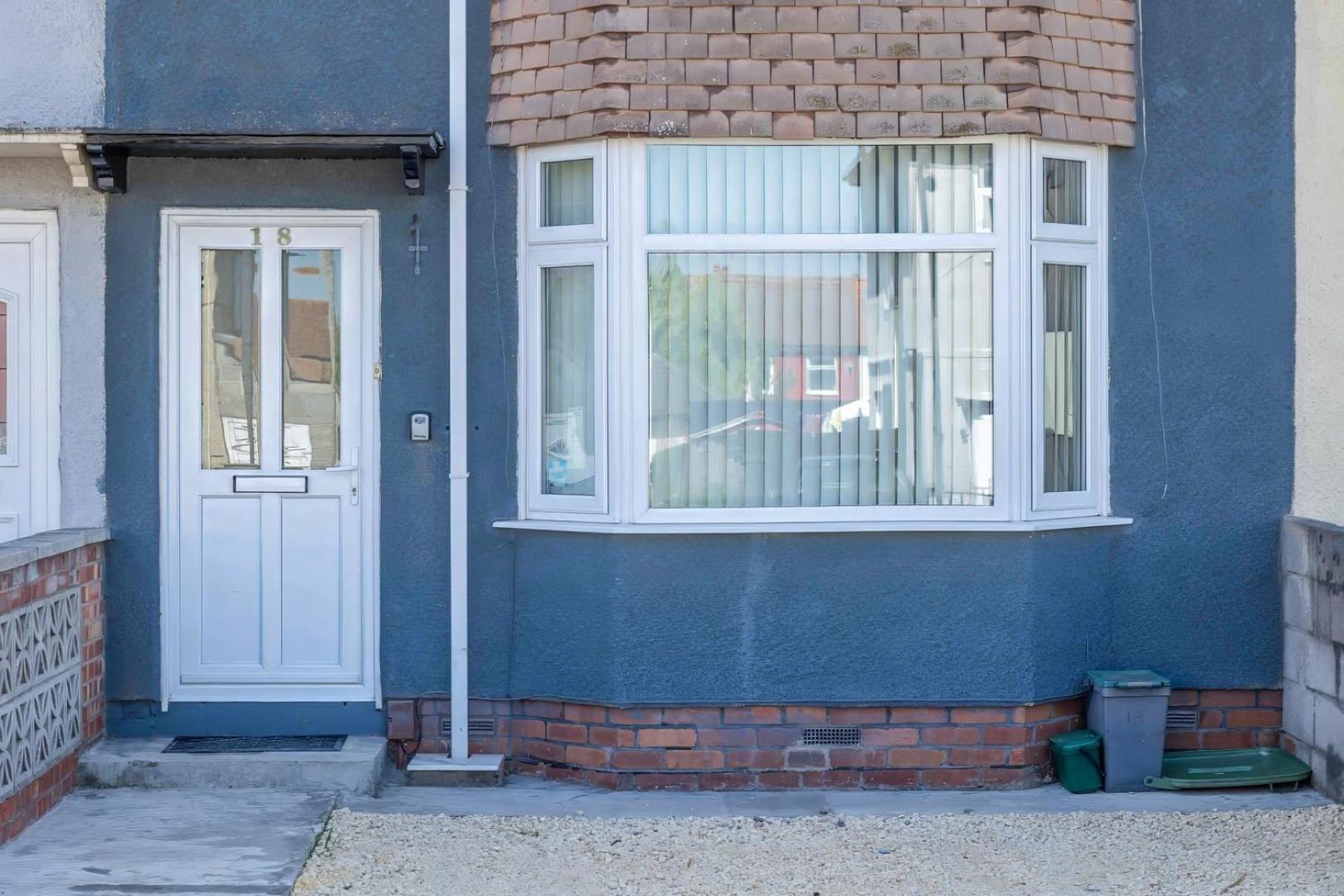 Family friendly Filton home with parking and WiFi