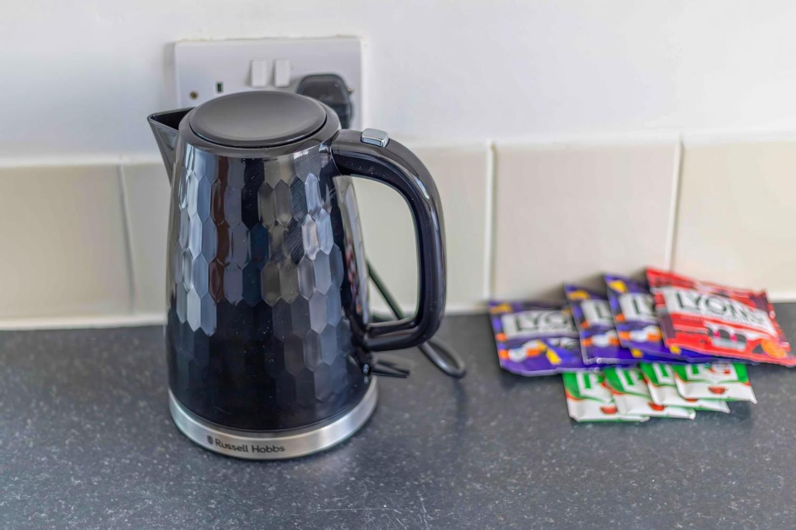 Family friendly Filton home with parking and WiFi