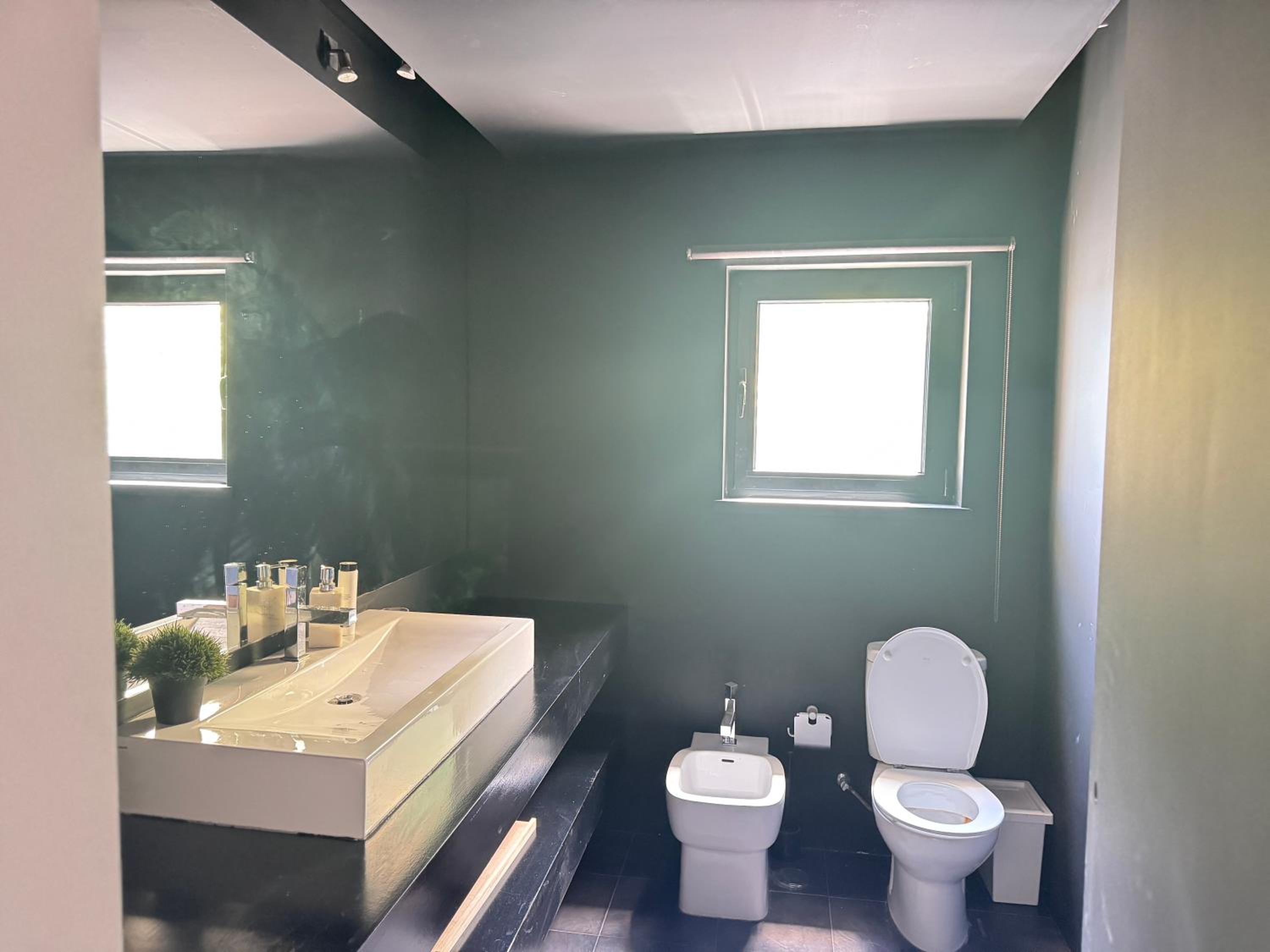 Luxury 4 bedroom with 3 bathroom Cascais Lisbon walking distance to beach
