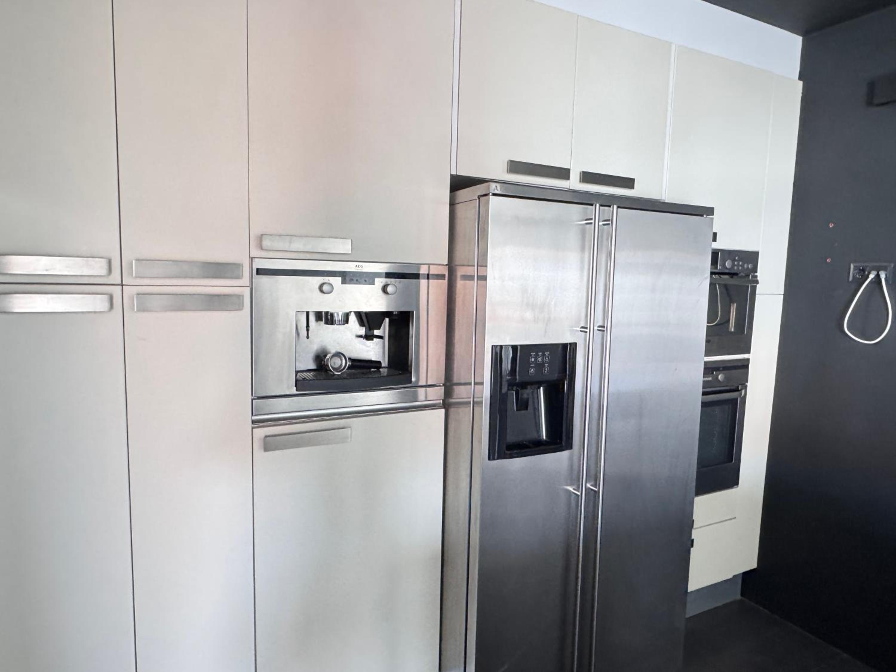 Luxury 4 bedroom with 3 bathroom Cascais Lisbon walking distance to beach