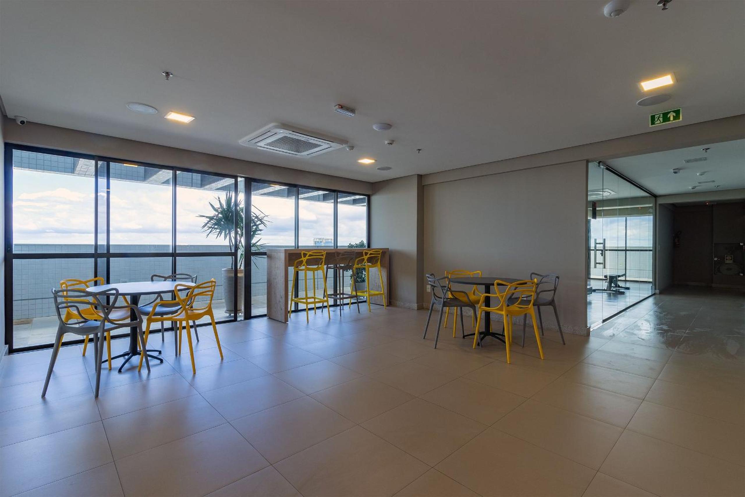 Beach Class Boa Viagem #2401 - Apt by Carpediem
