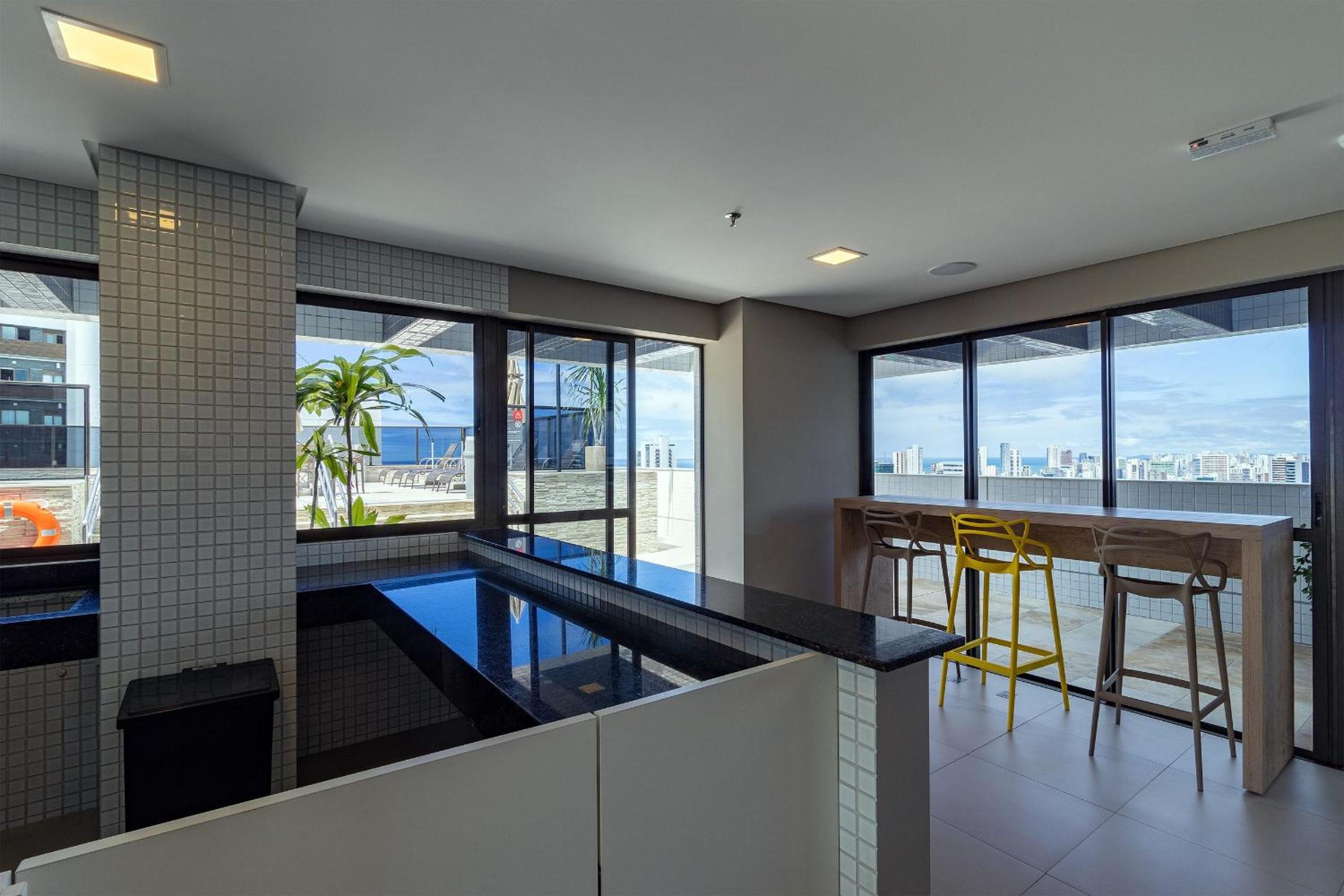 Beach Class Boa Viagem #2401 - Apt by Carpediem