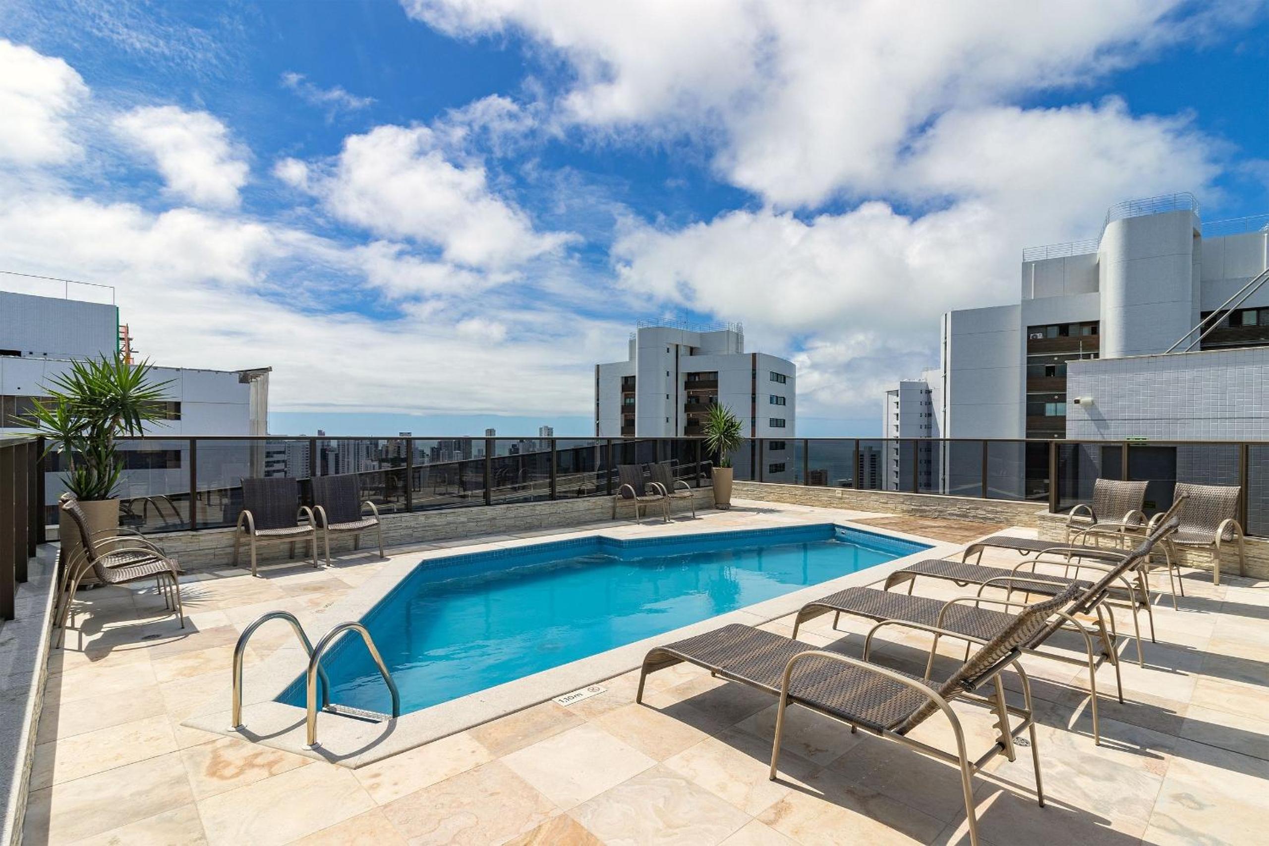 Beach Class Boa Viagem #2401 - Apt by Carpediem