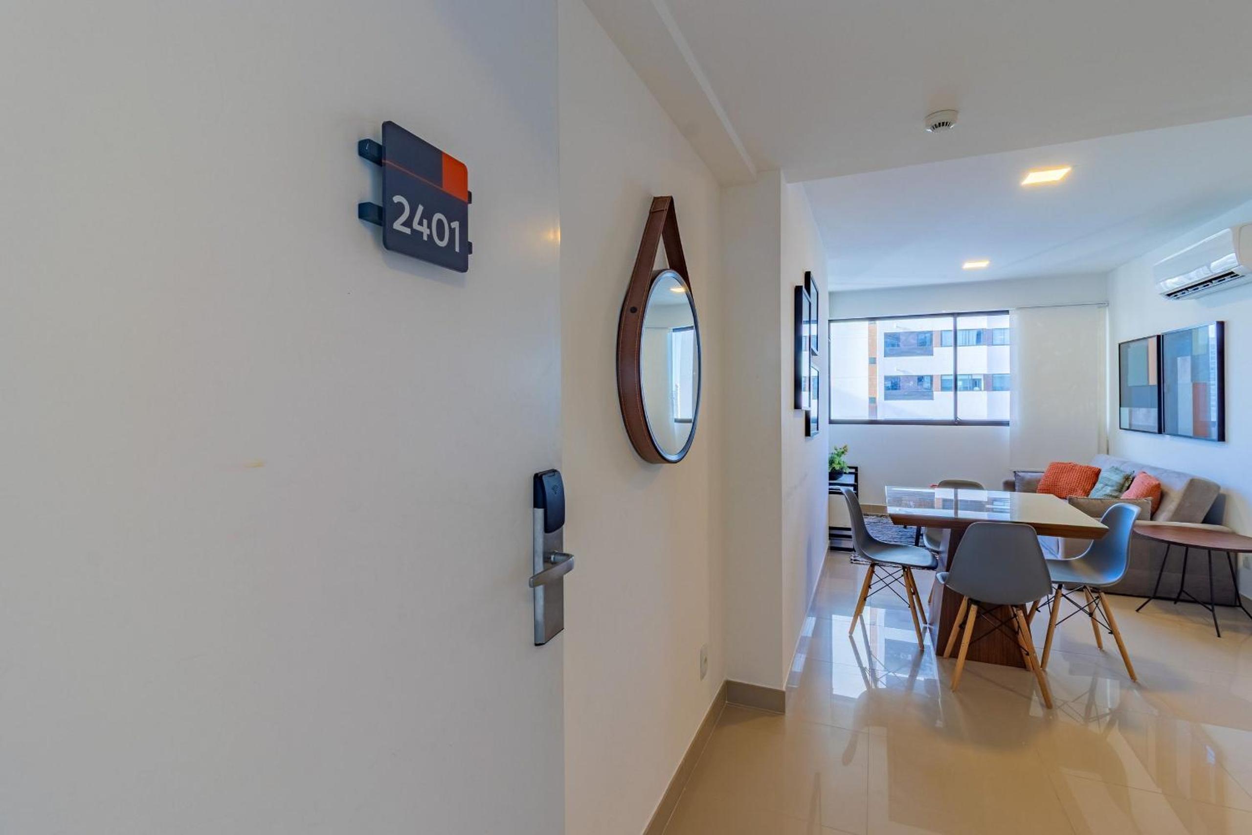 Beach Class Boa Viagem #2401 - Apt by Carpediem