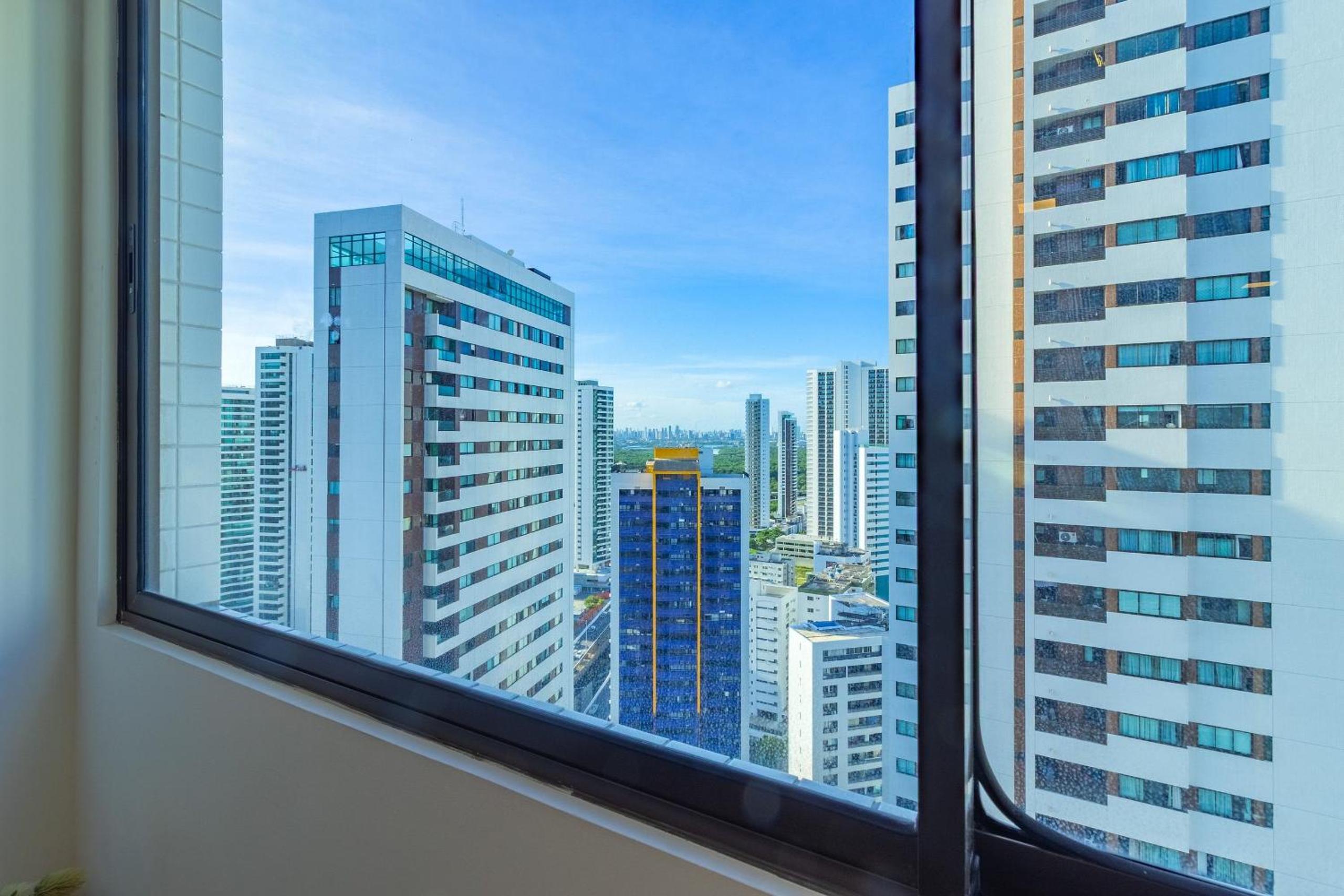 Beach Class Boa Viagem #2401 - Apt by Carpediem