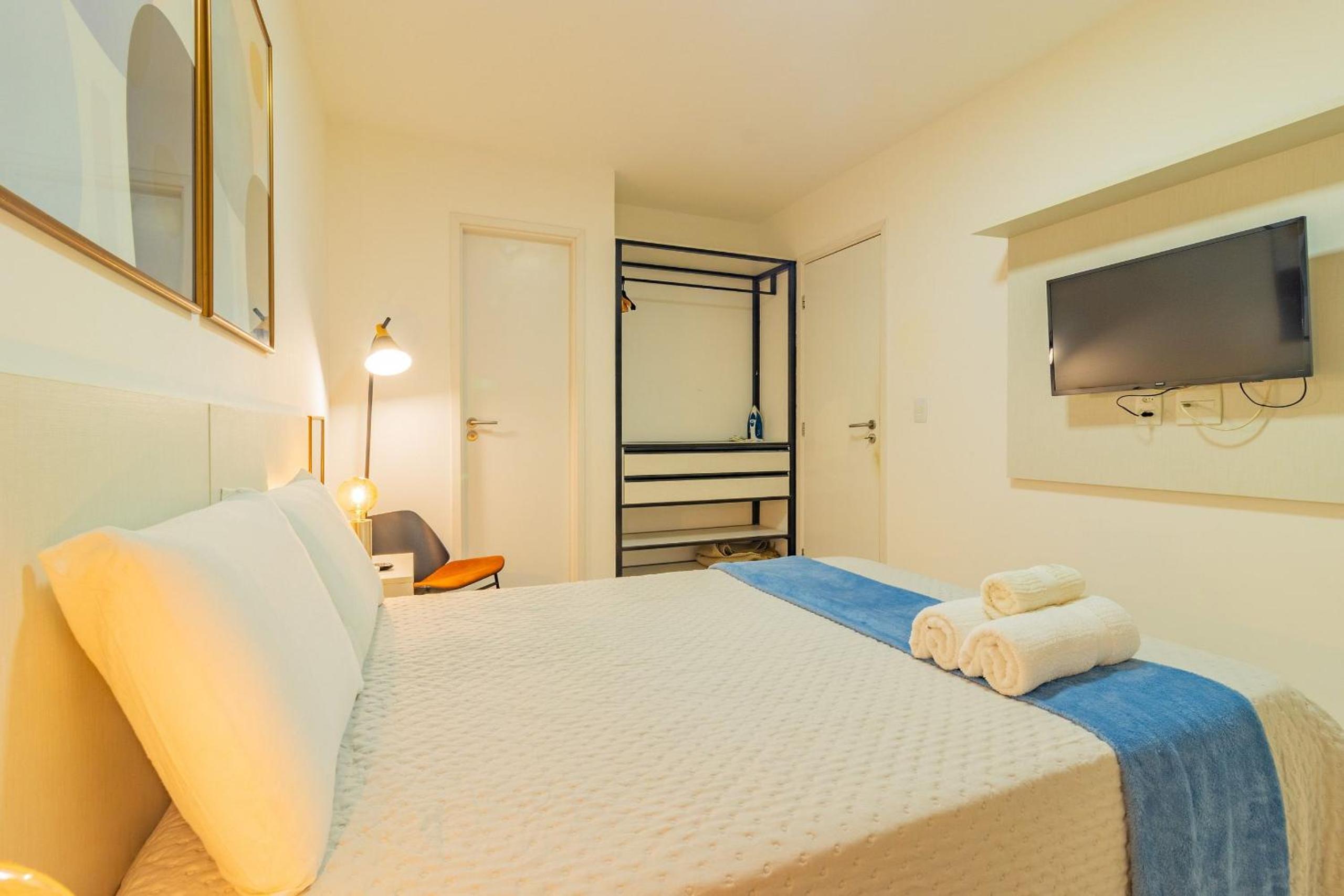 Beach Class Boa Viagem #2401 - Apt by Carpediem