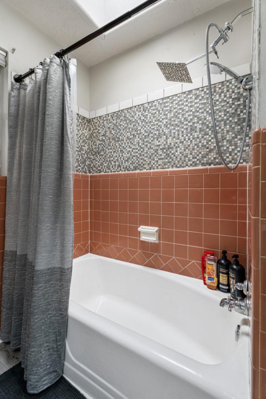 5BR Home Kitchen Laundry Sleeps 10 #12