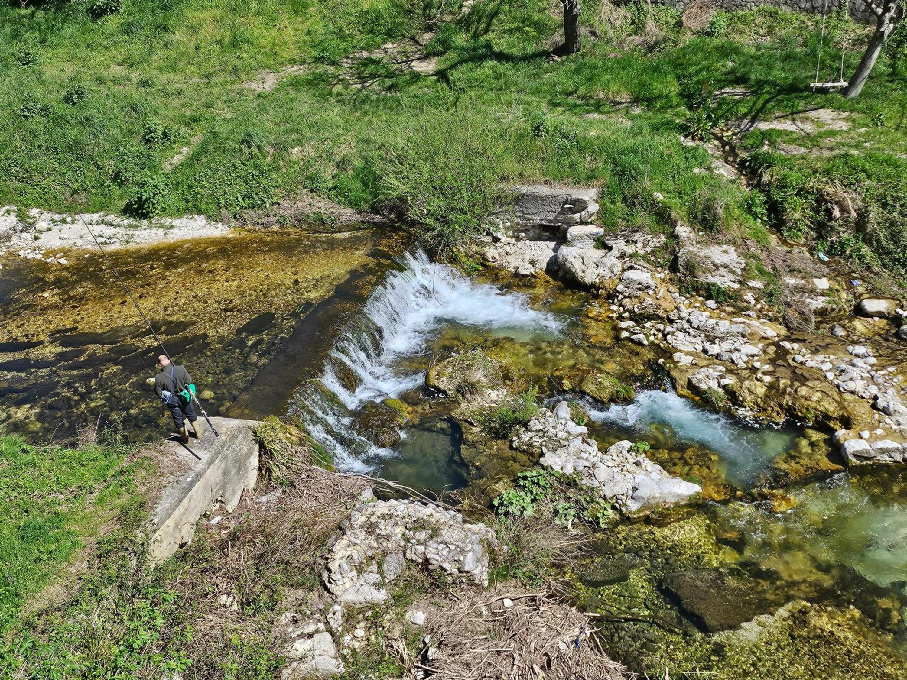 Da Caterina alla piccola cascata