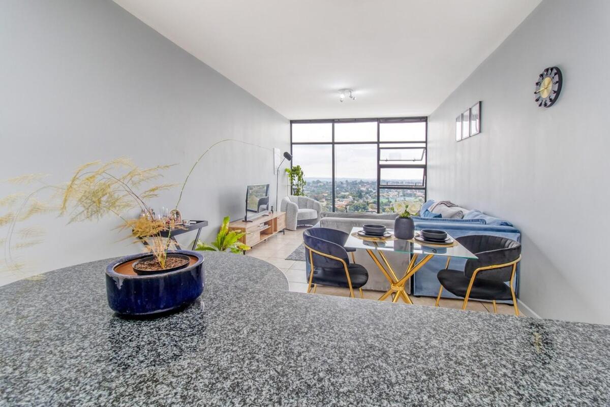 Skyline Hideout XL King Bed FREE Parking Views