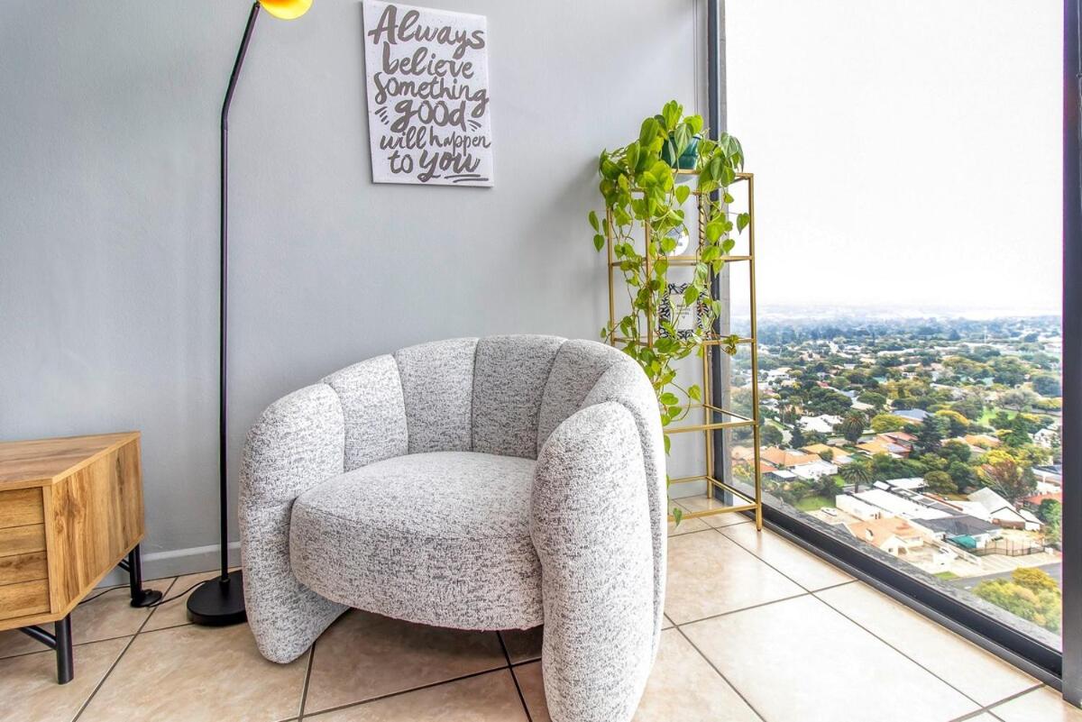 Skyline Hideout XL King Bed FREE Parking Views